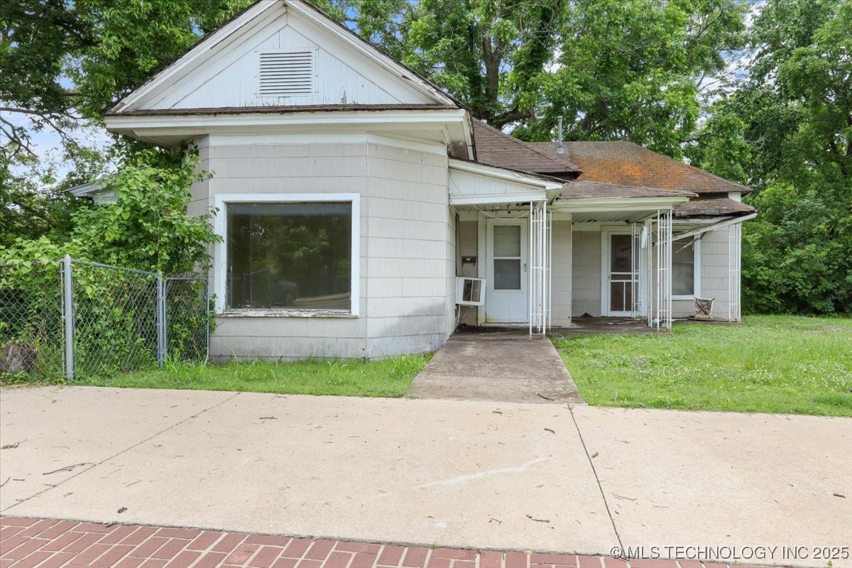 218 W Main Property Photo 35