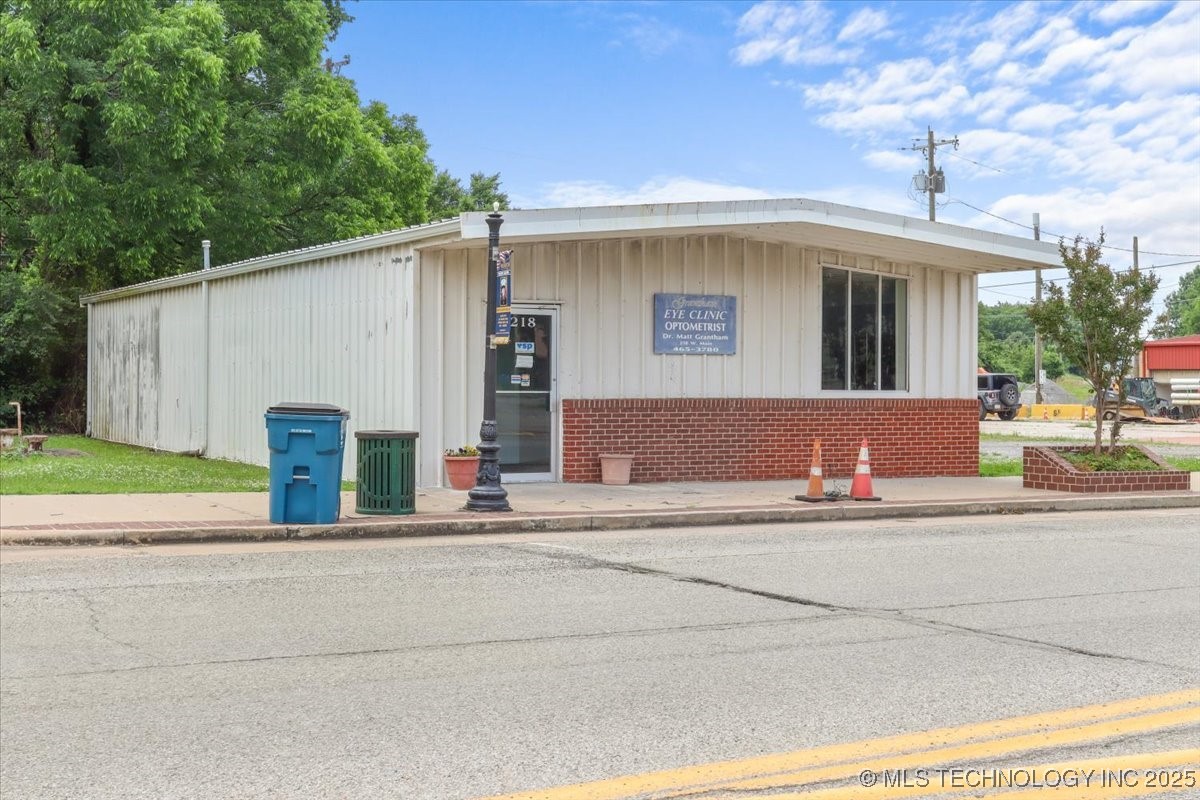 218 W Main Property Photo 37