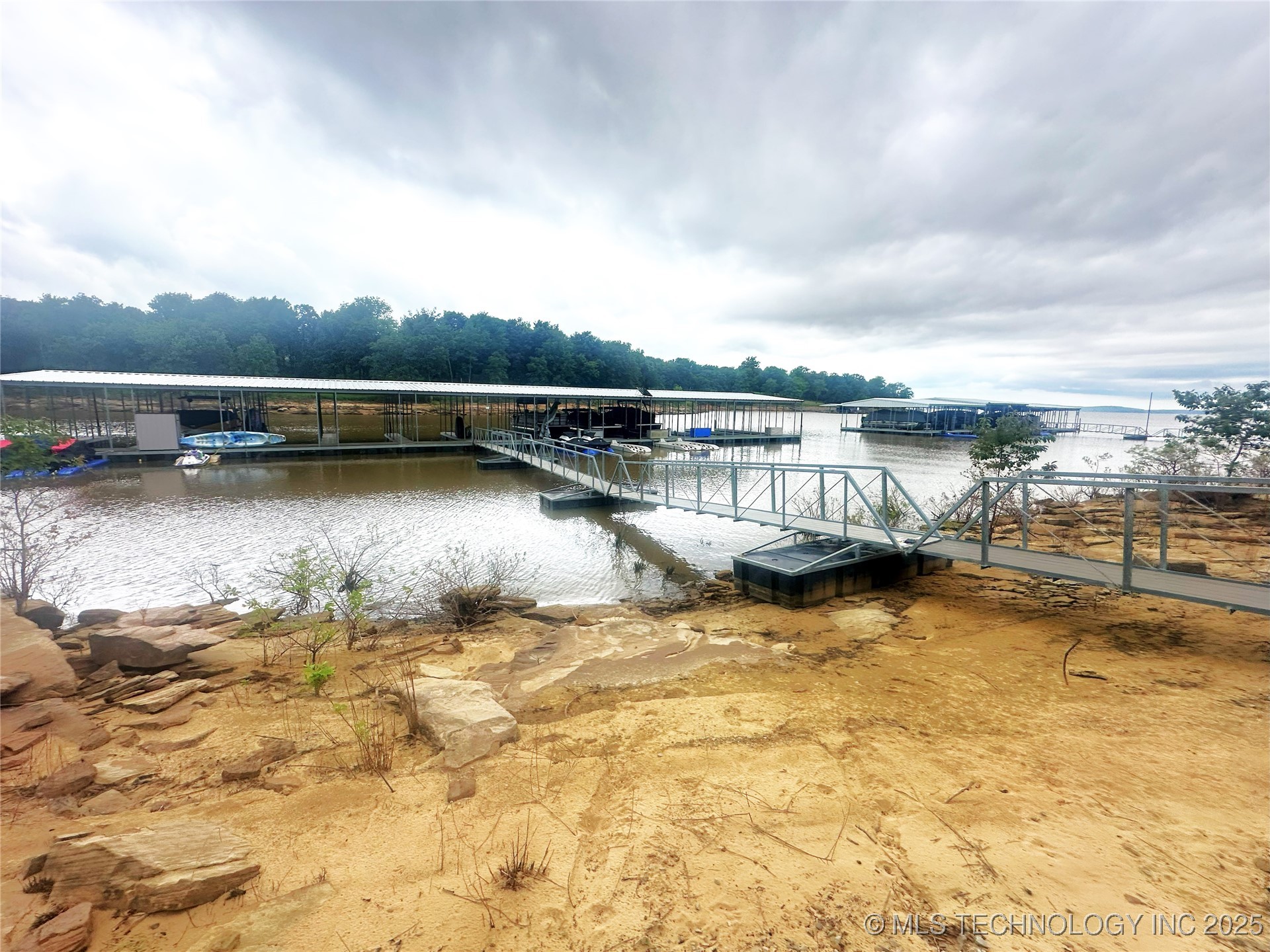 41 4299 Loop Property Photo 3