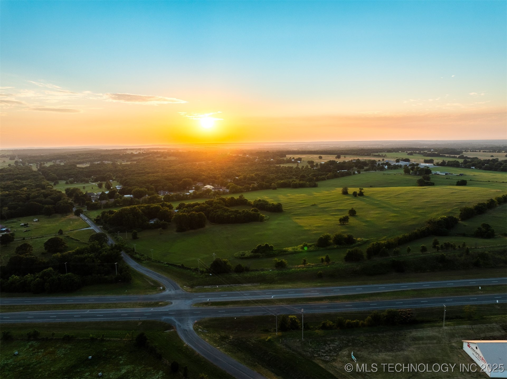 17022 W Grandview Road Property Photo 6