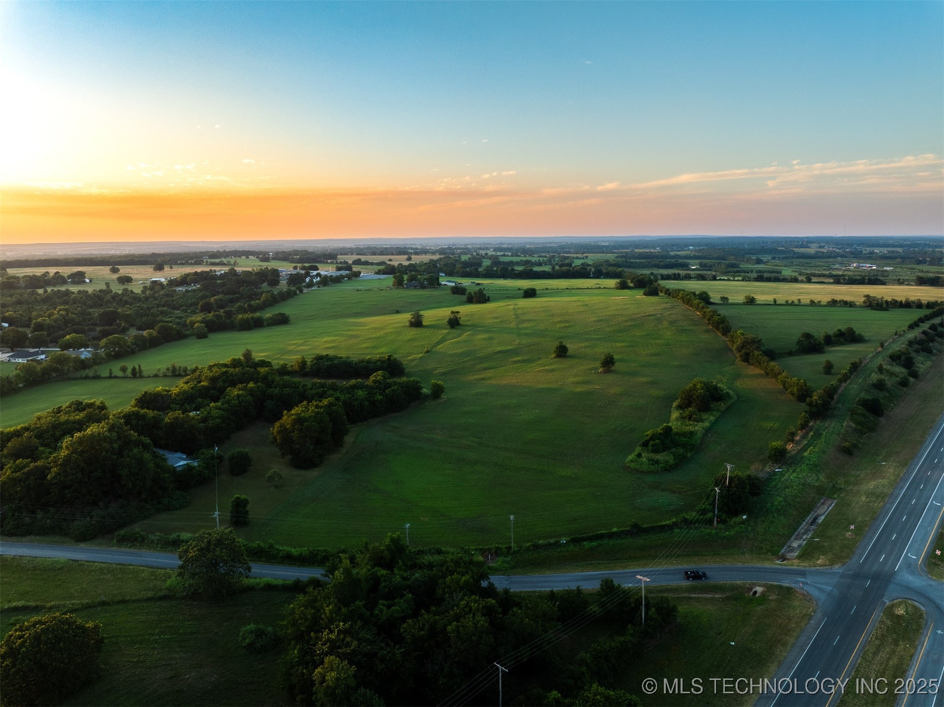 17022 W Grandview Road Property Photo 8