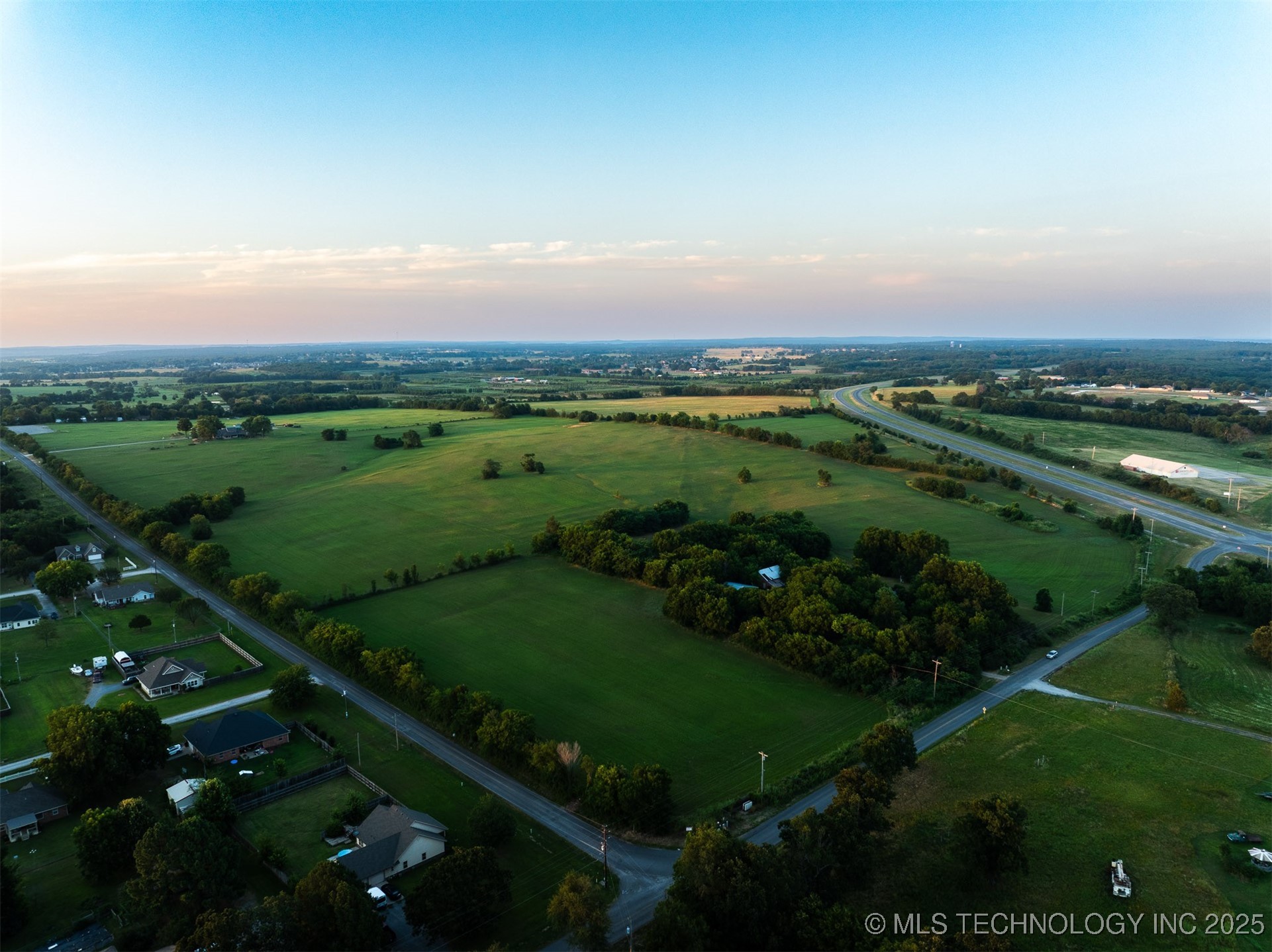 17022 W Grandview Road Property Photo 9