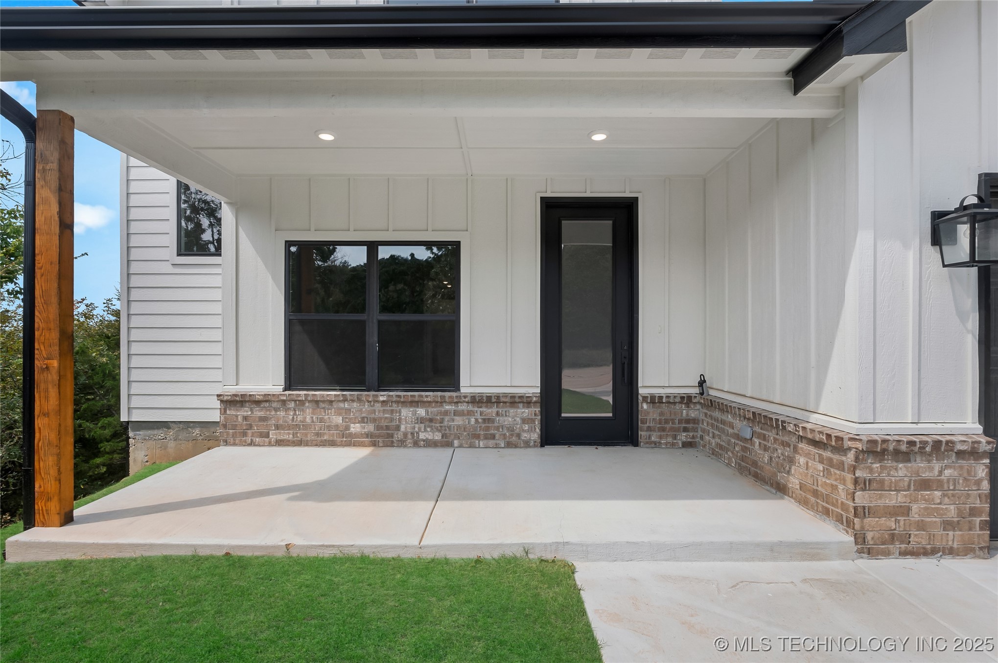 12466 W 91st Place S Property Photo 2