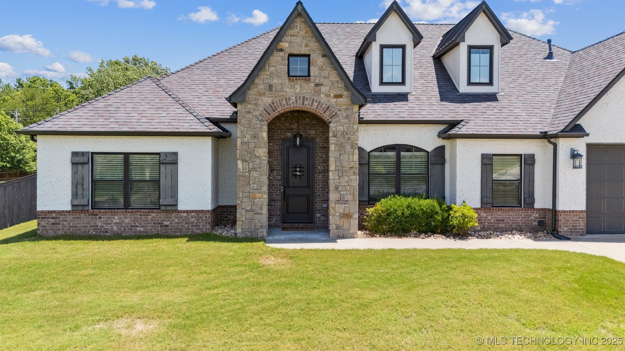 19481 Pecan Ridge Circle Property Photo 3