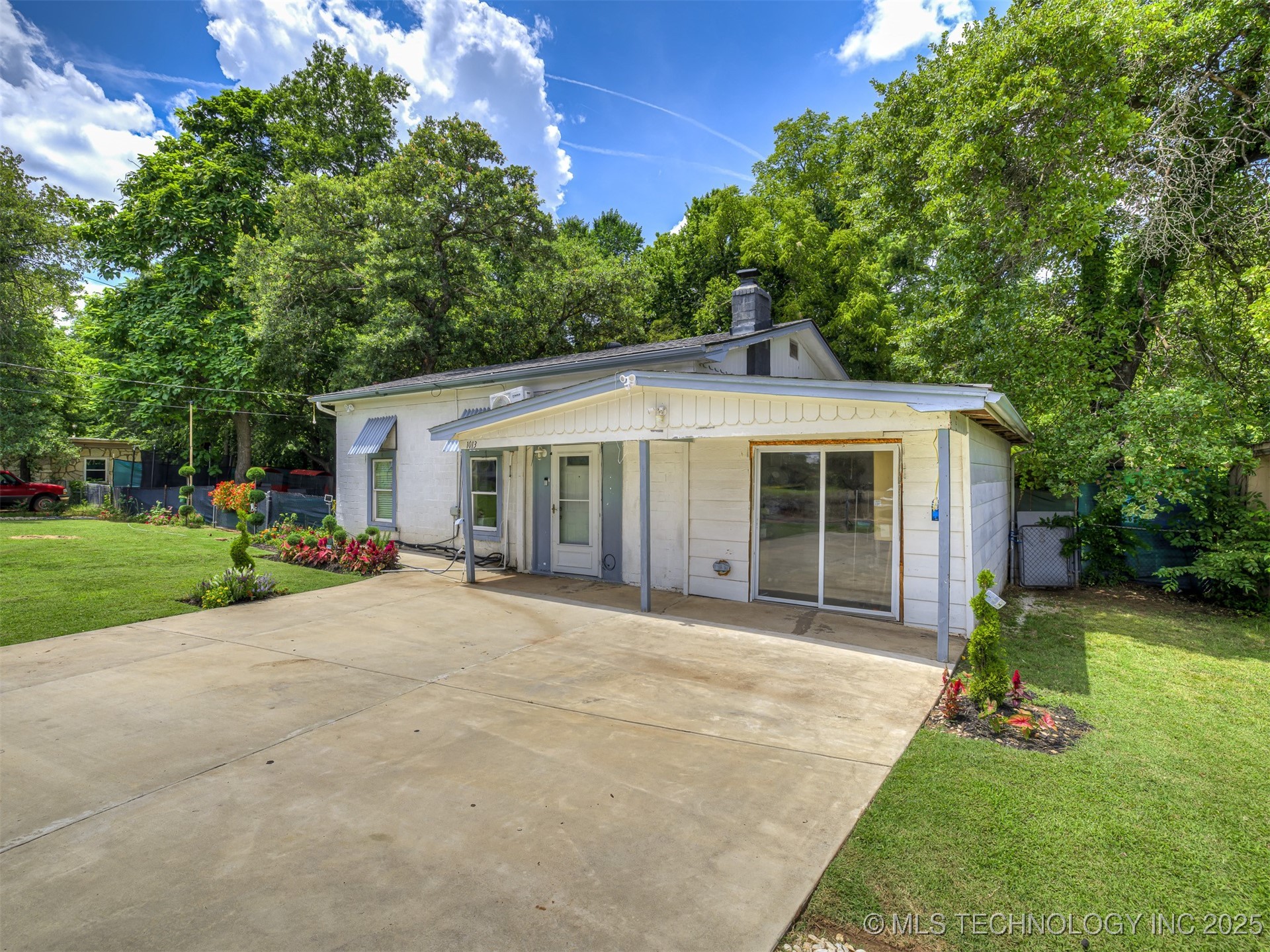 1013 N Post Property Photo 3