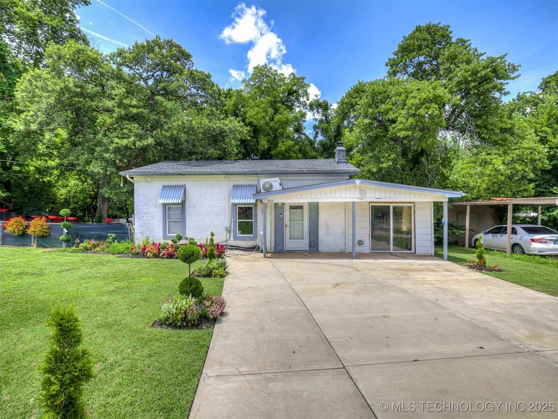 1013 N Post Property Photo 4