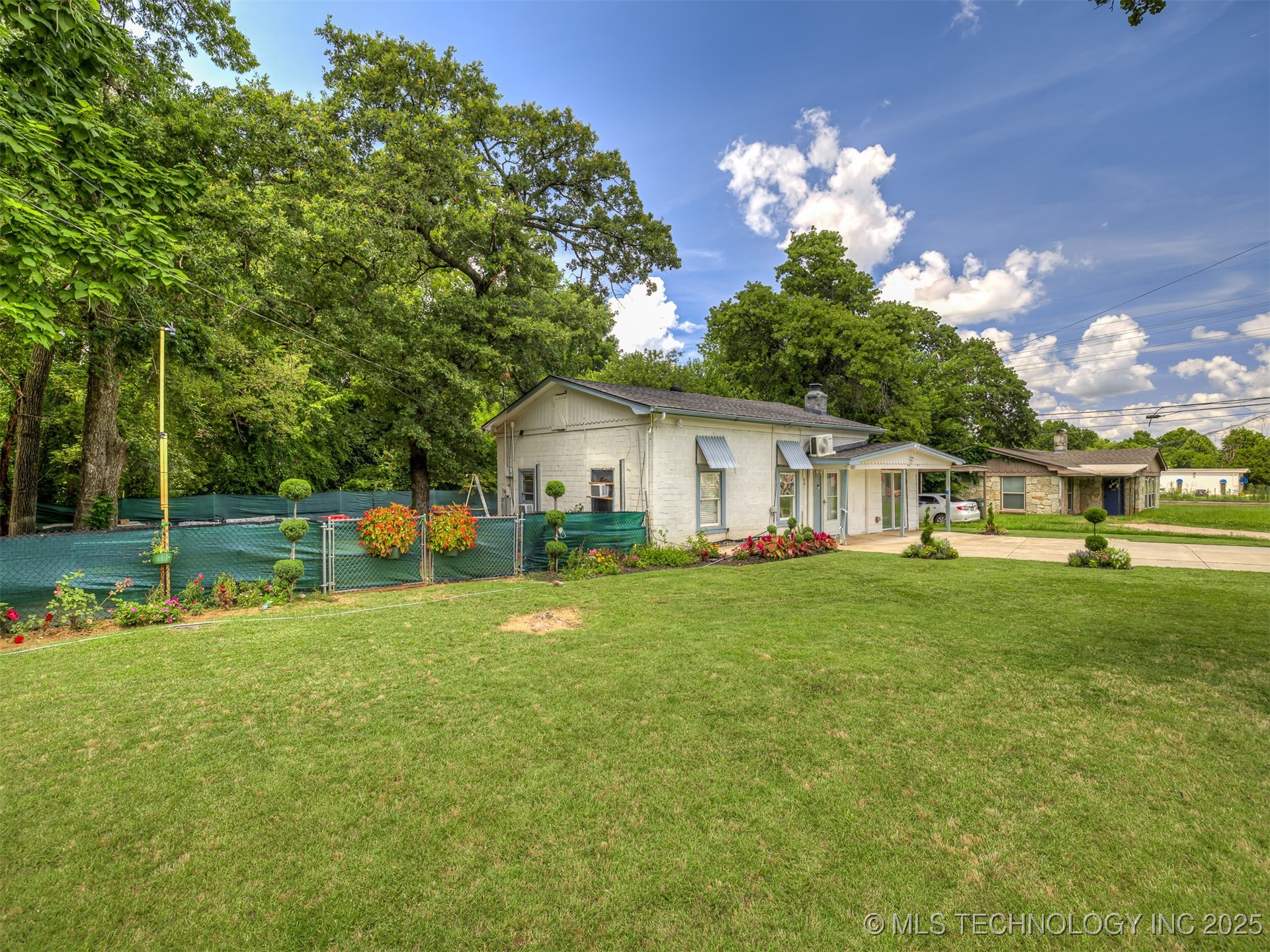 1013 N Post Property Photo 6