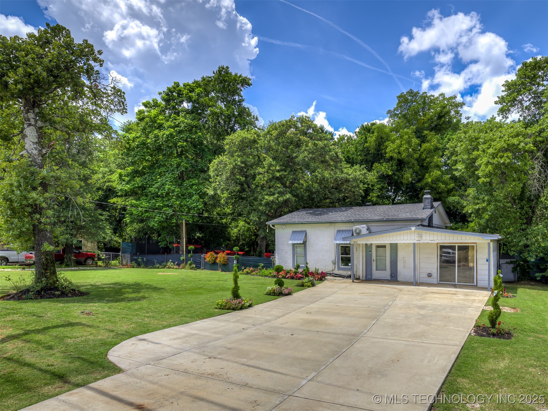 1013 N Post Property Photo 8