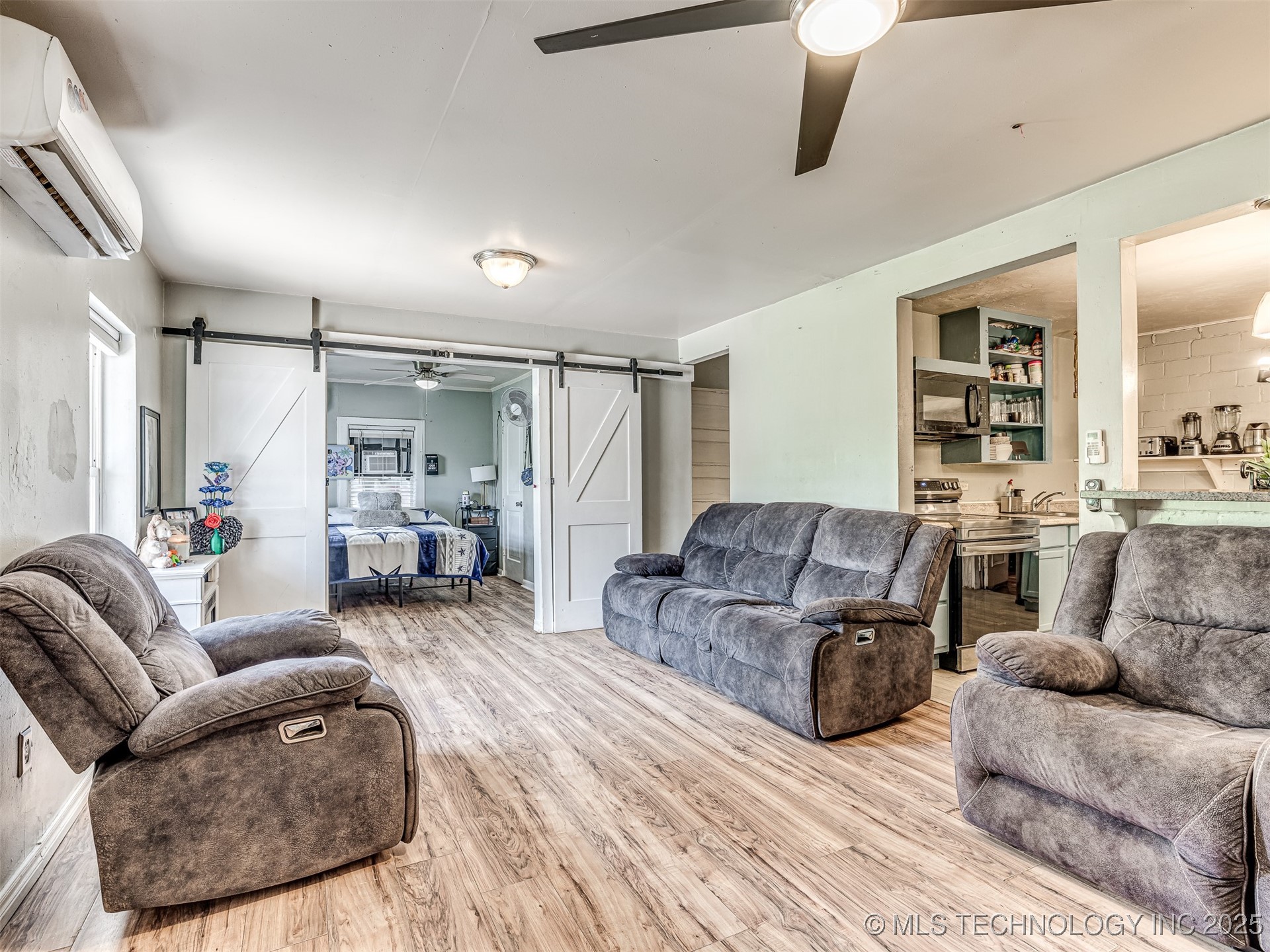 1013 N Post Property Photo 16