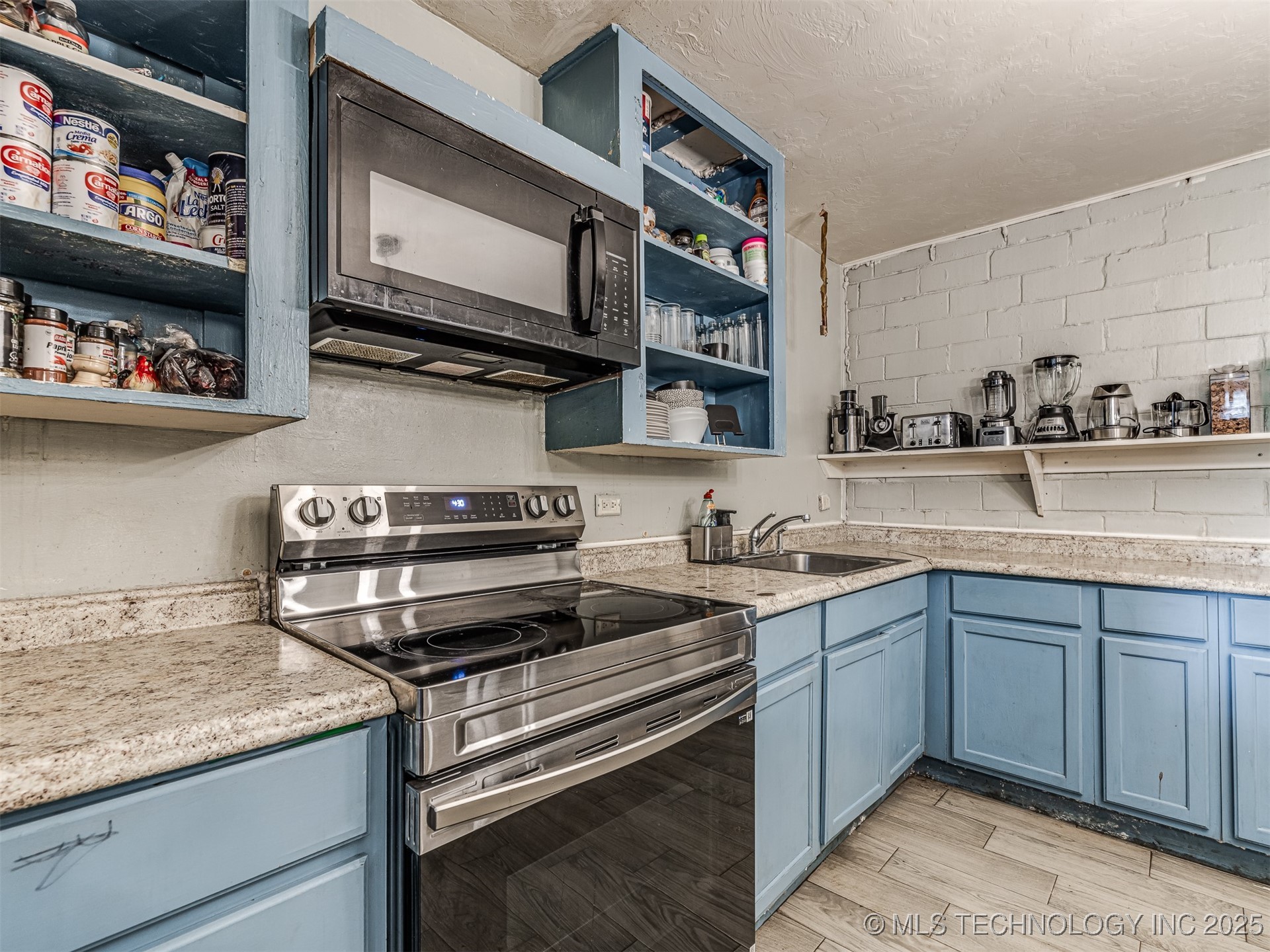 1013 N Post Property Photo 21