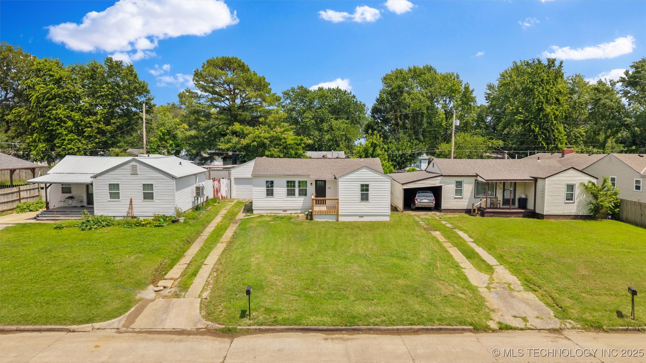 216 S Delaware Street Property Photo 4