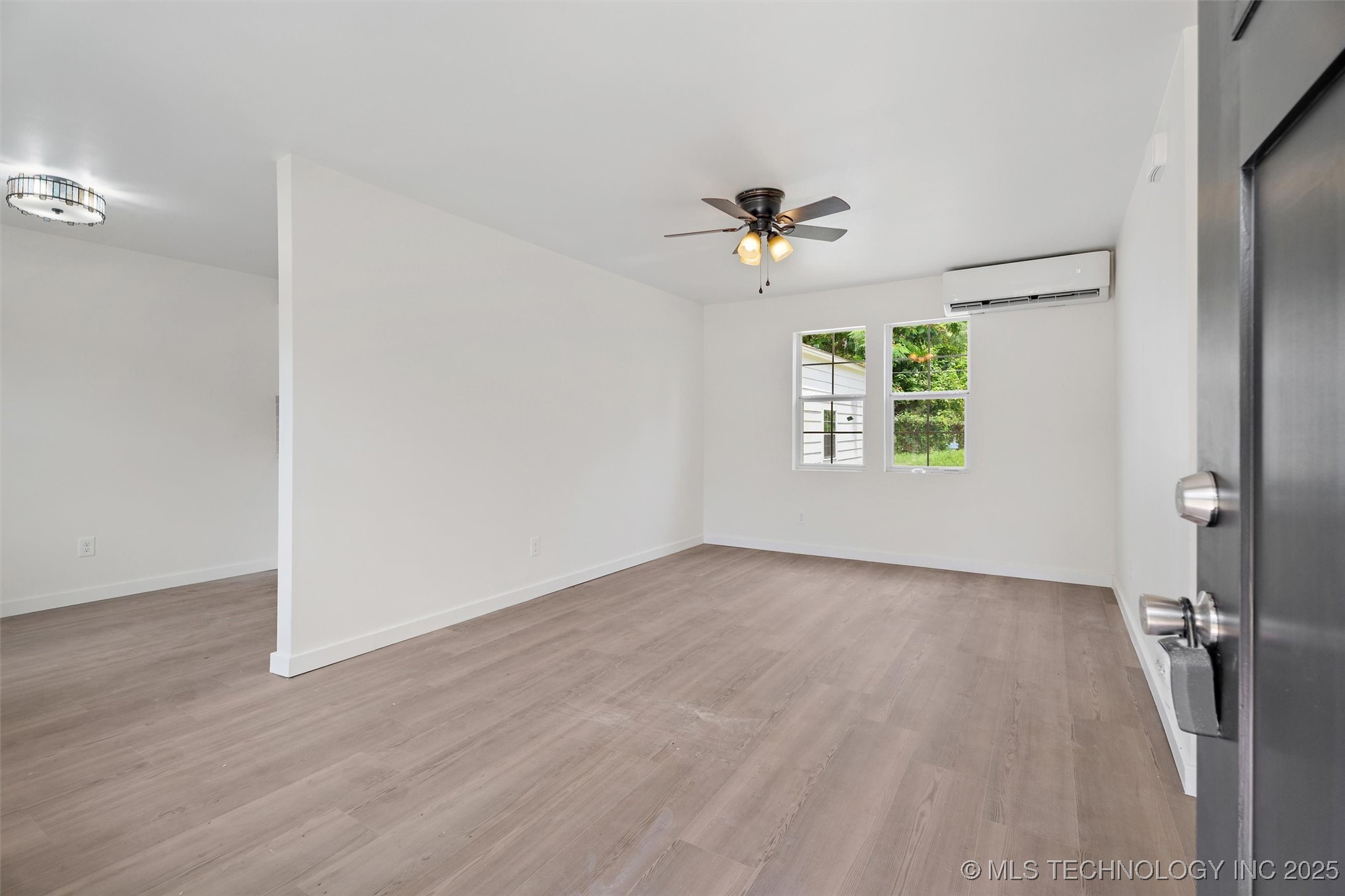 216 S Delaware Street Property Photo 5