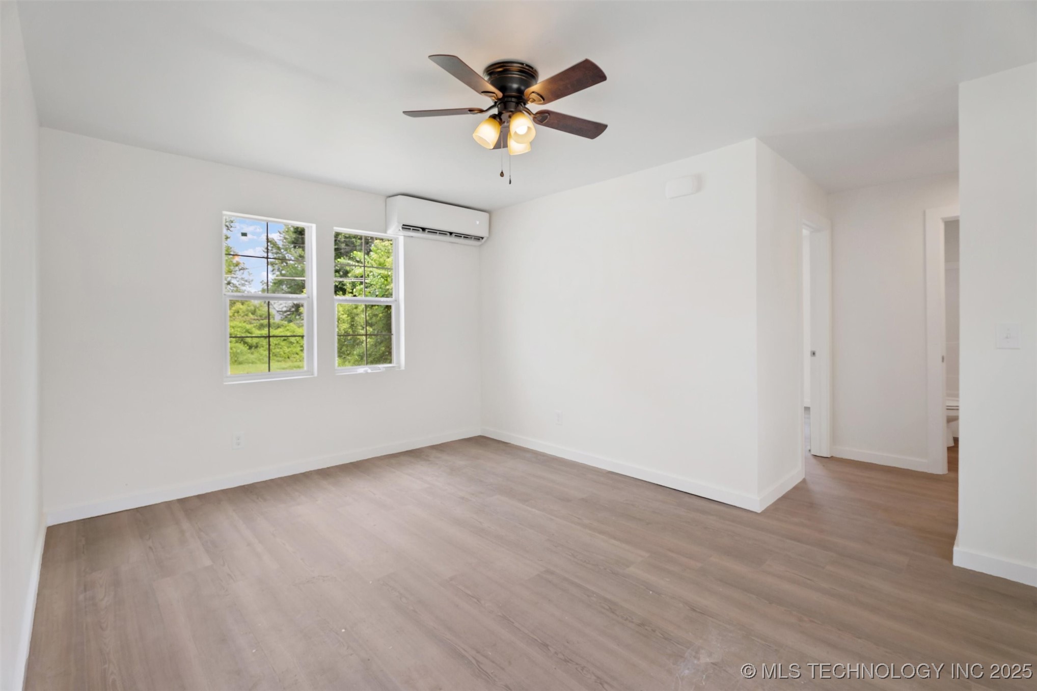 216 S Delaware Street Property Photo 7