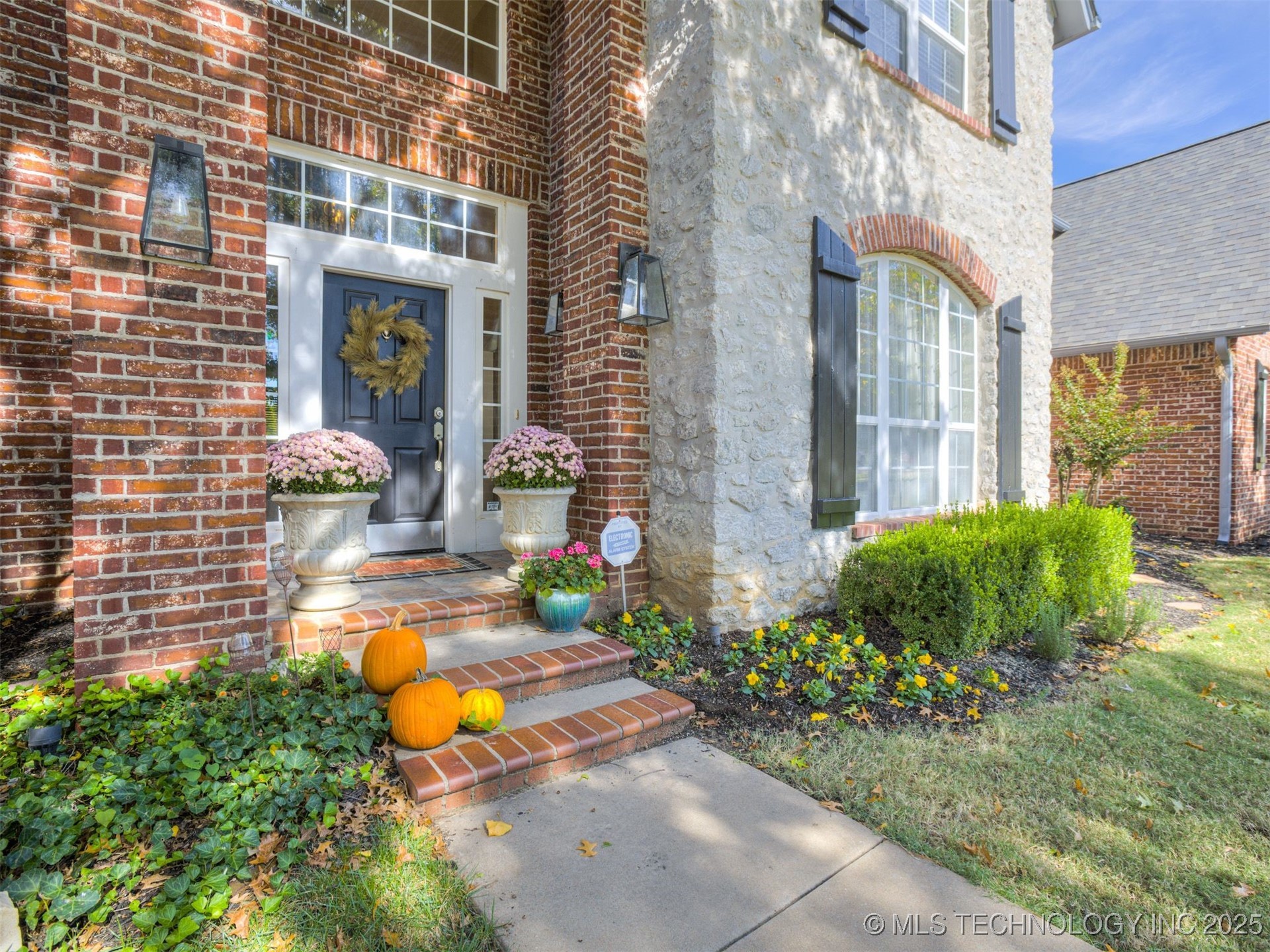 13207 E 93rd Street North Property Photo 1