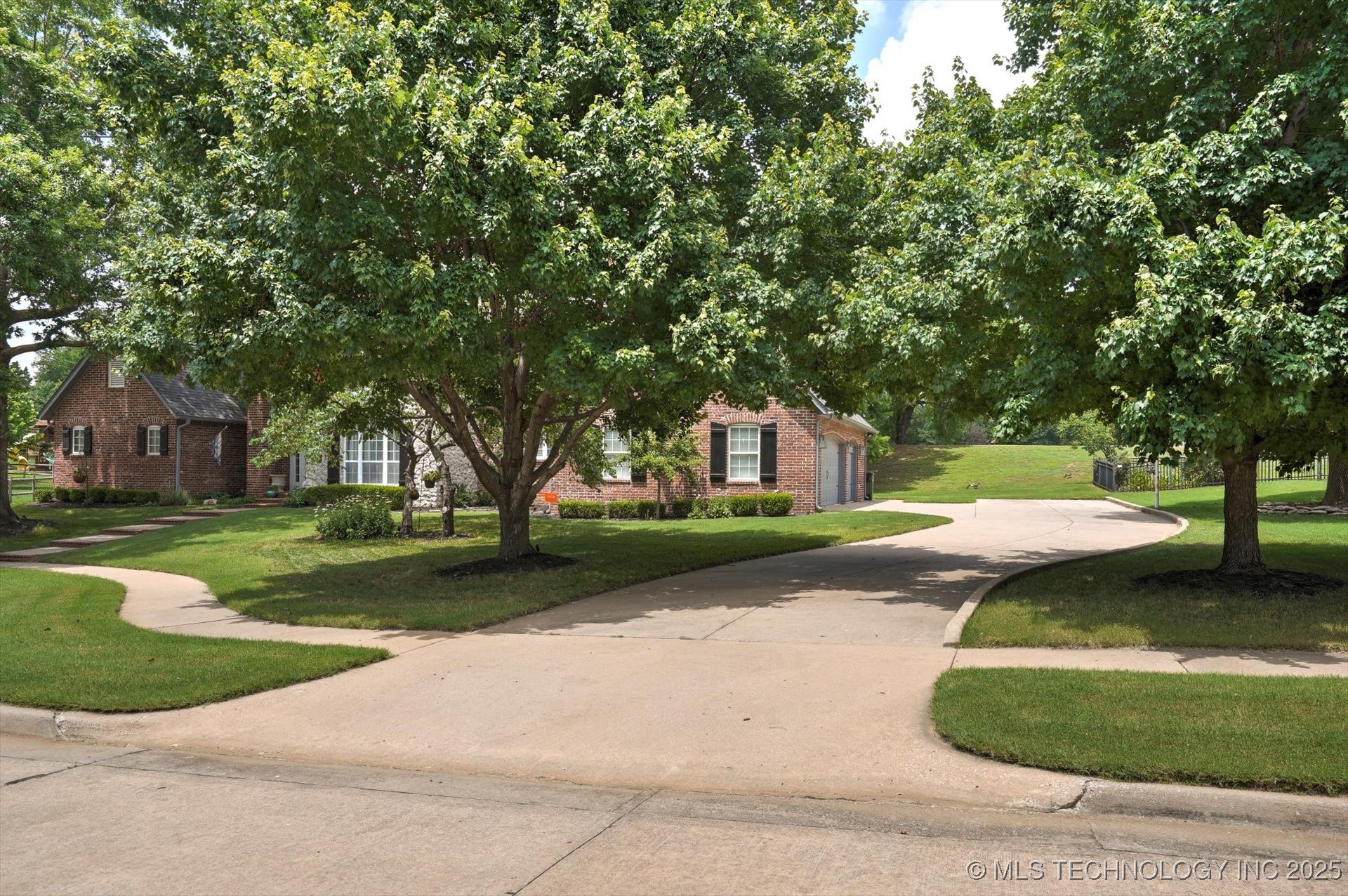 13207 E 93rd Street North Property Photo 5