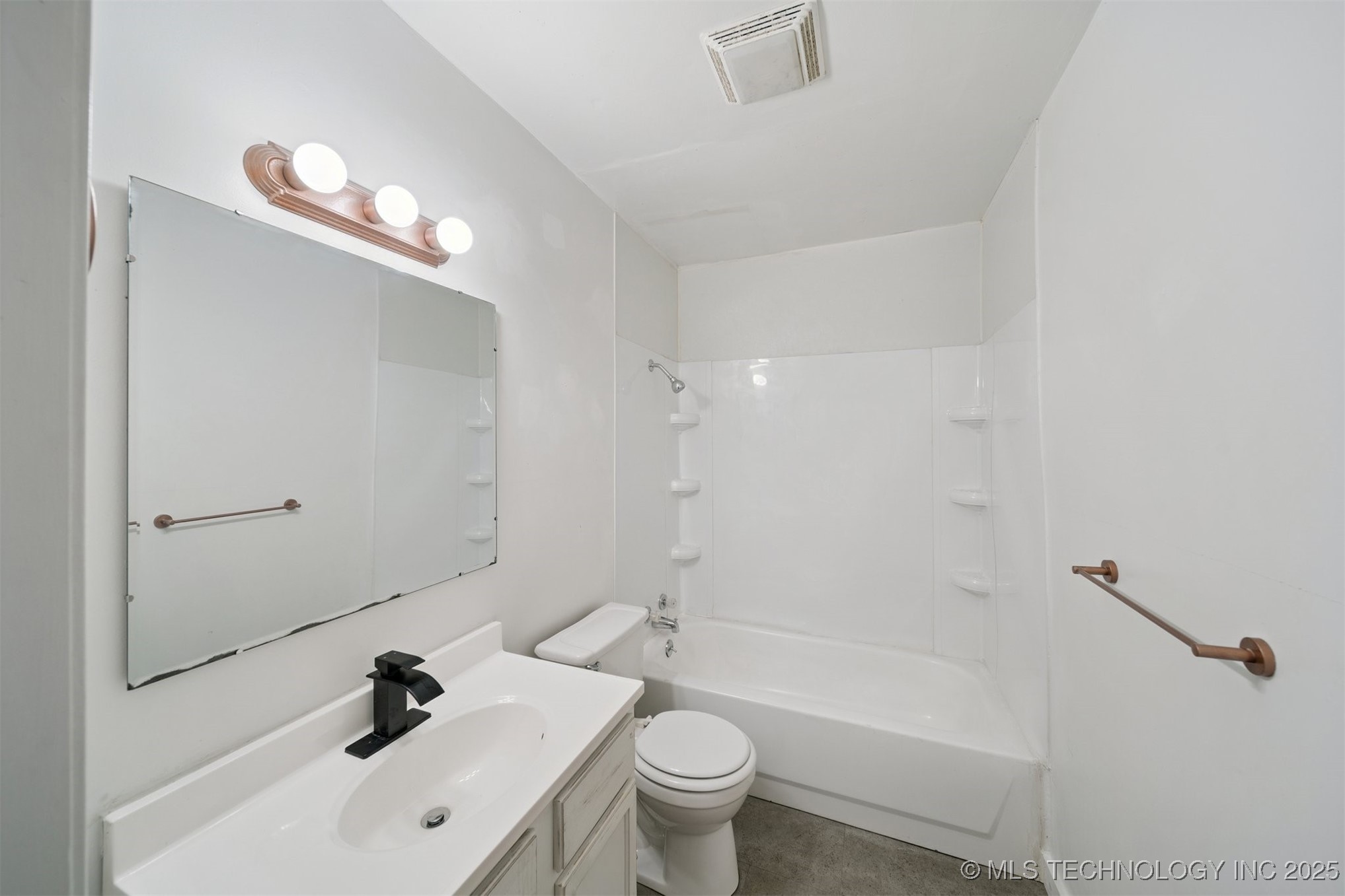15 S Mayes Street Property Photo 7