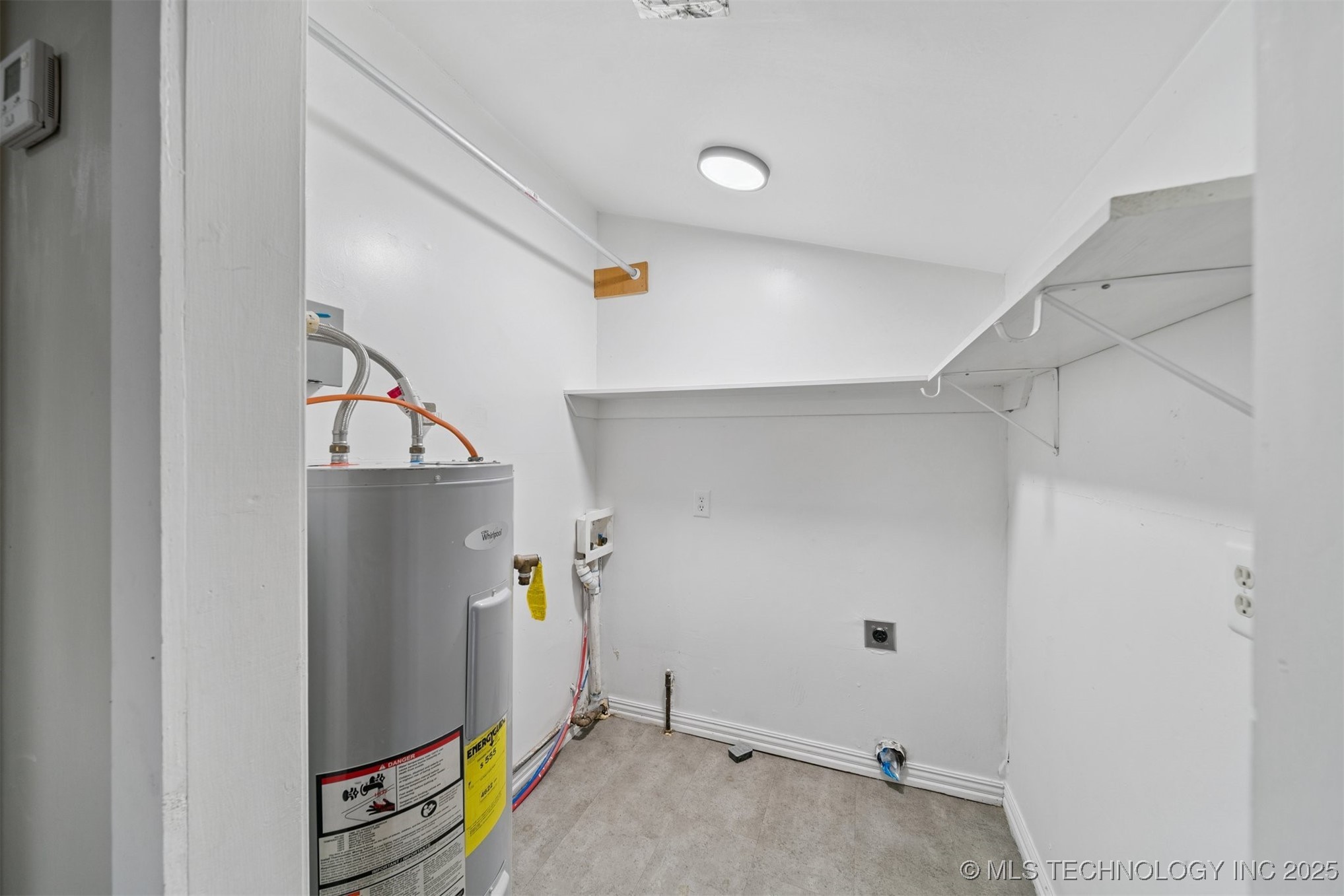 15 S Mayes Street Property Photo 10