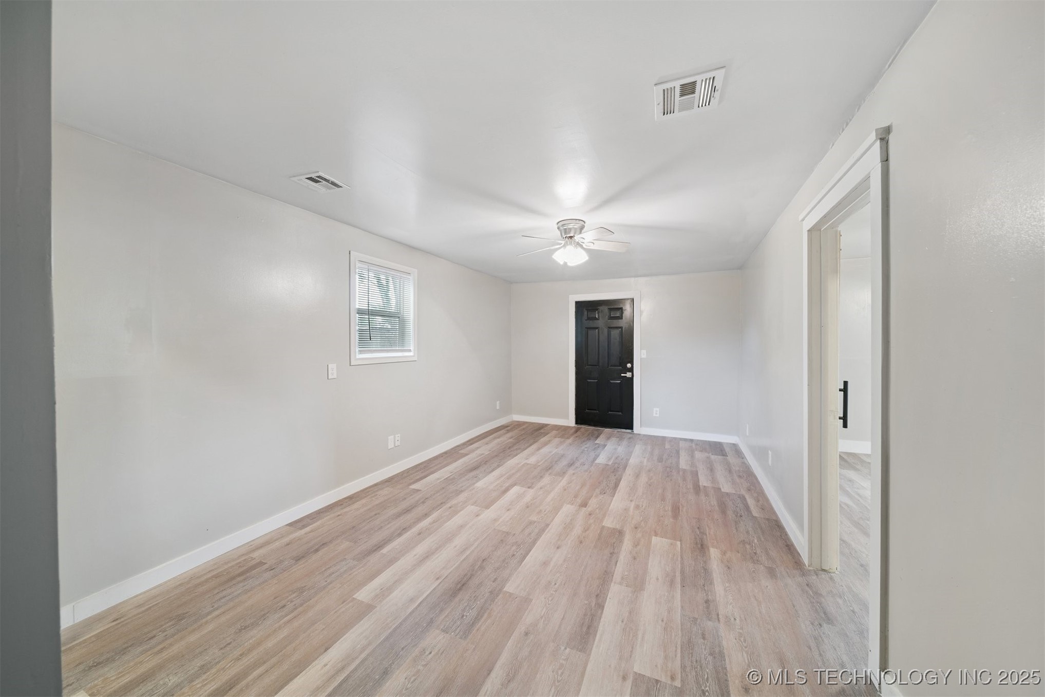 15 S Mayes Street Property Photo 11