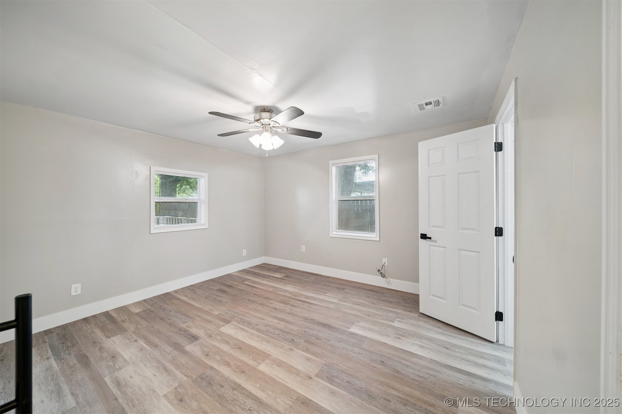 15 S Mayes Street Property Photo 13