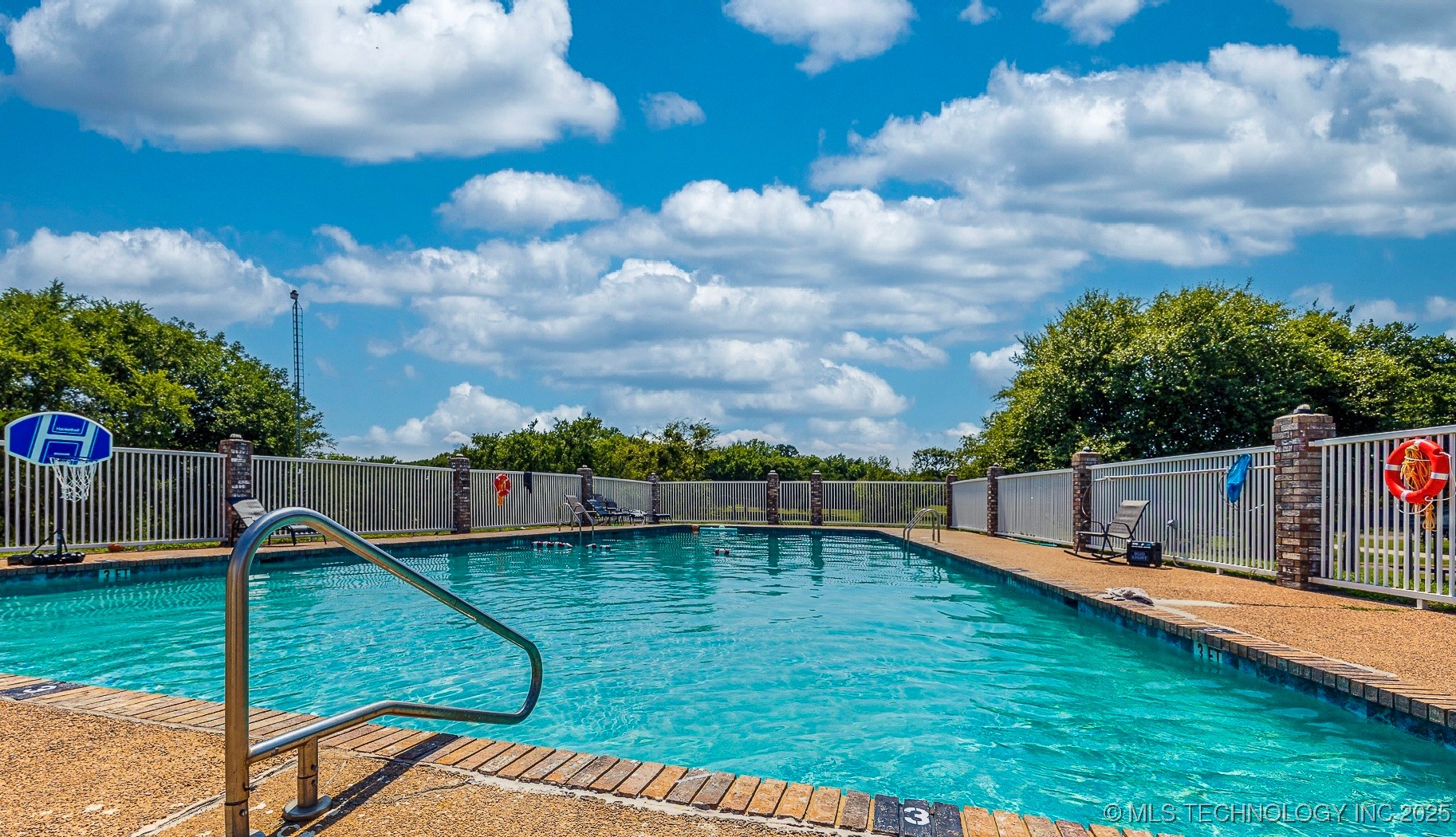 1940 Pin Oak Property Photo 10