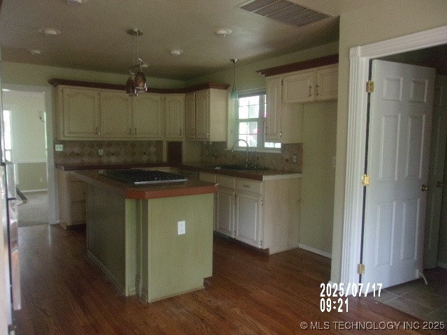 9376 Colonial Drive Property Photo 9