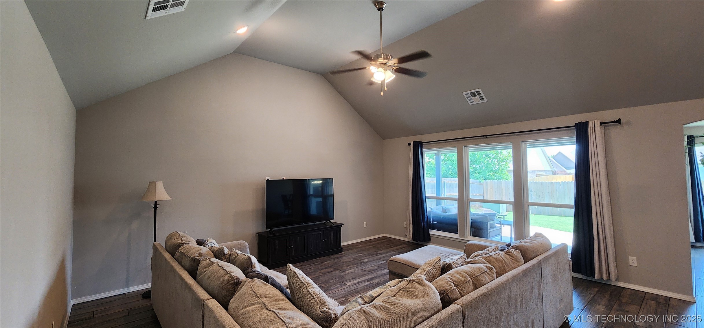 1423 E South Park Place Property Photo 7