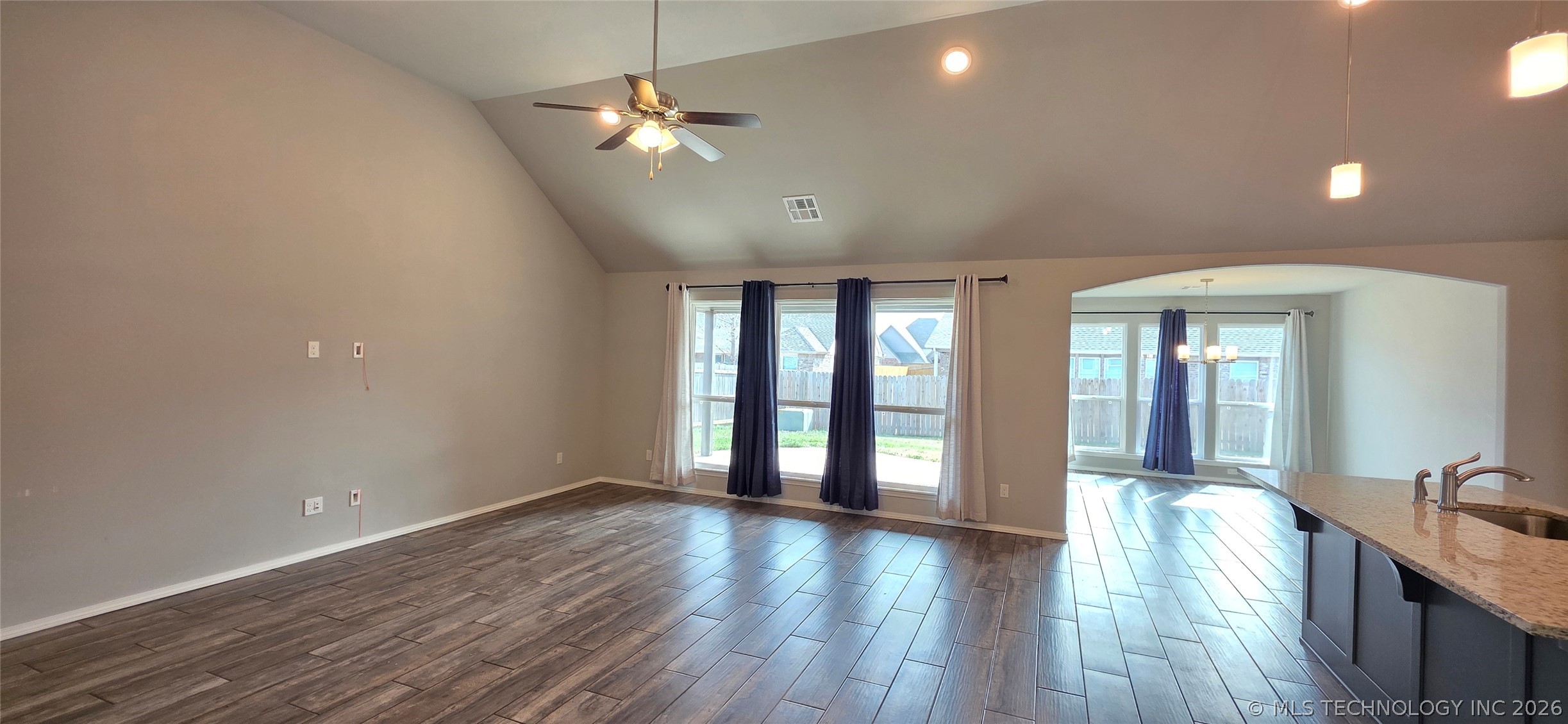 1423 E South Park Place Property Photo 8