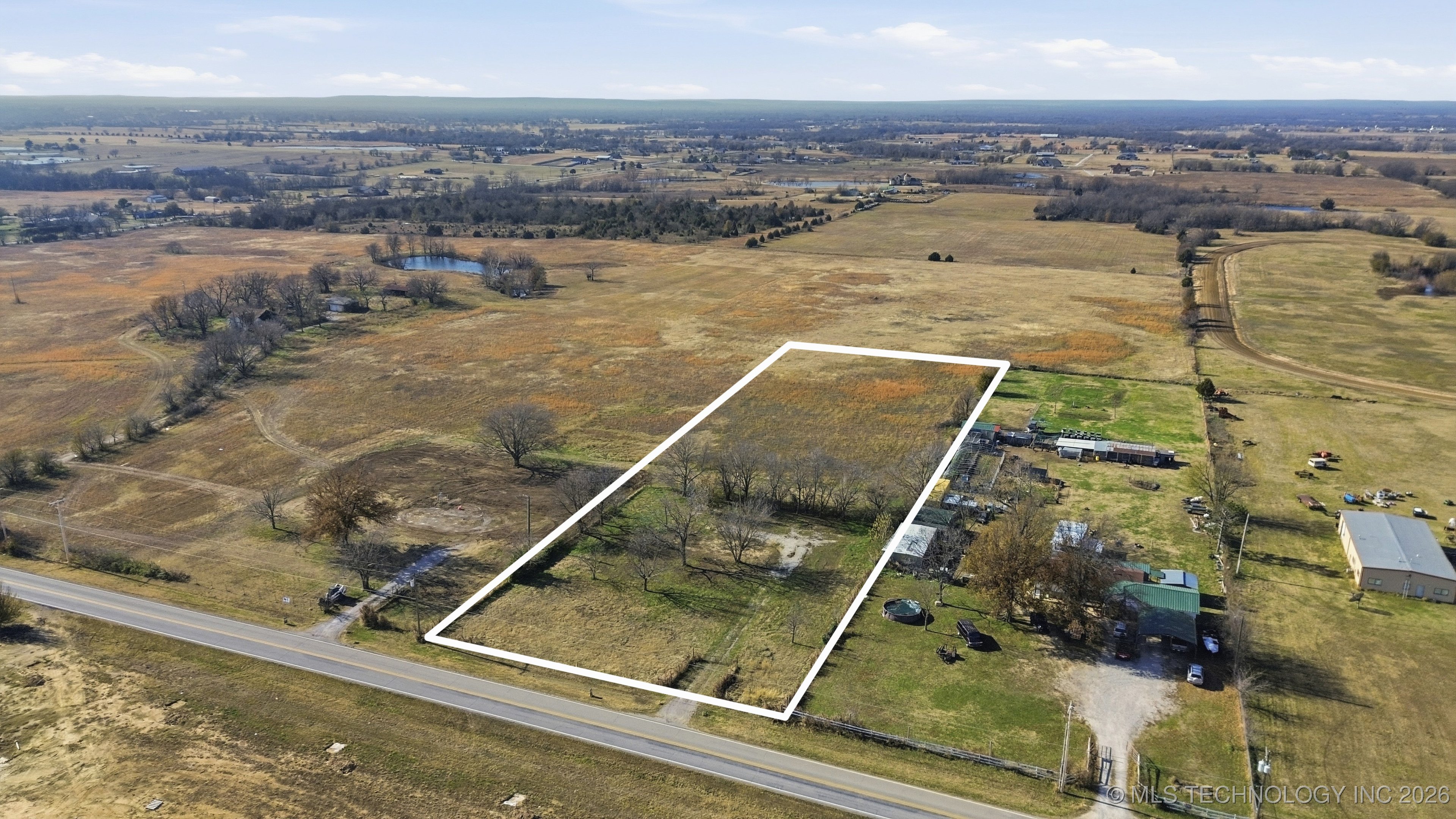 10908 N Memorial Drive E Property Photo 1