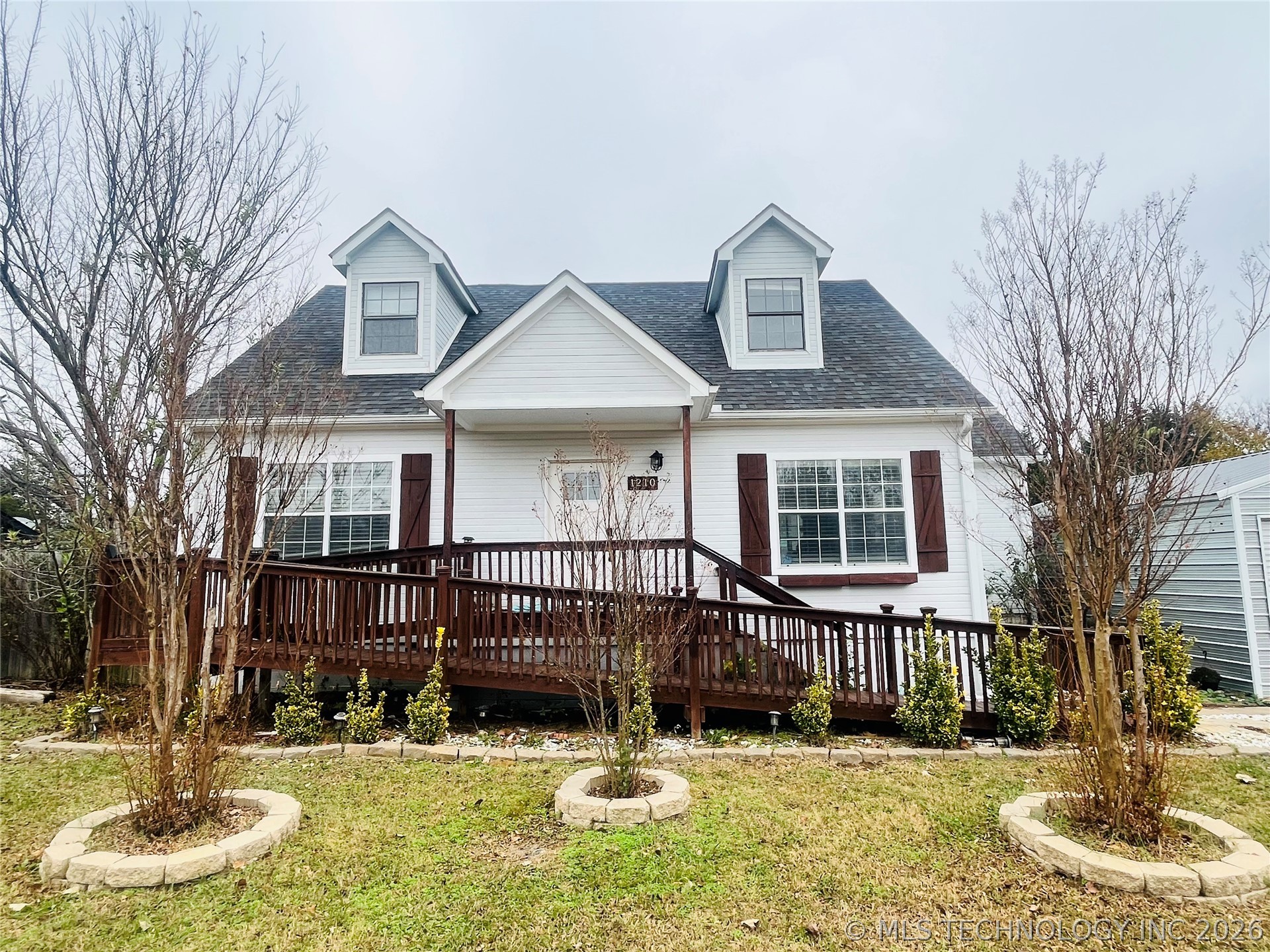 1210 N Wolfe Lane Property Photo 1