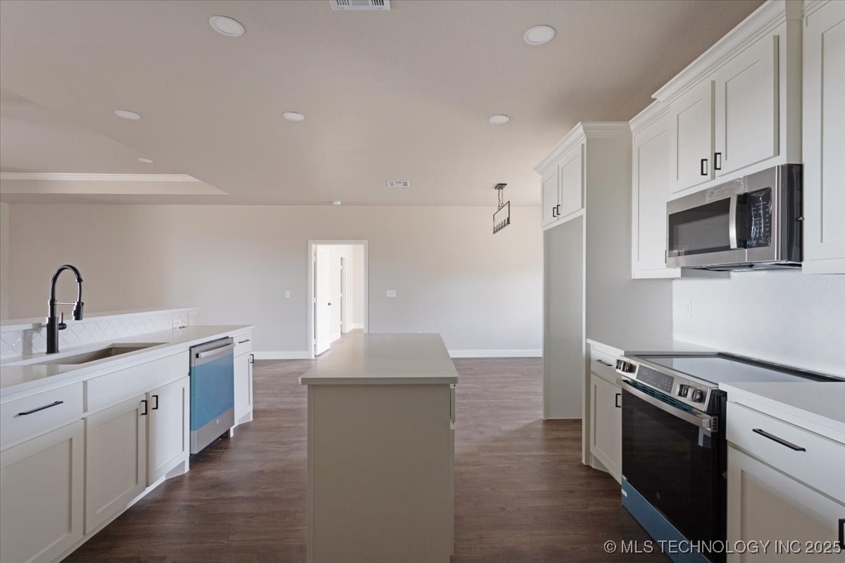 300 Sunset Way Property Photo 2