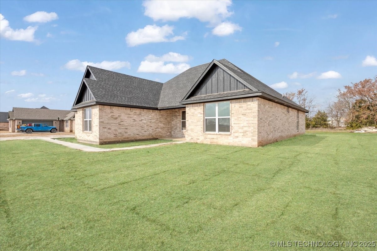 300 Sunset Way Property Photo 3