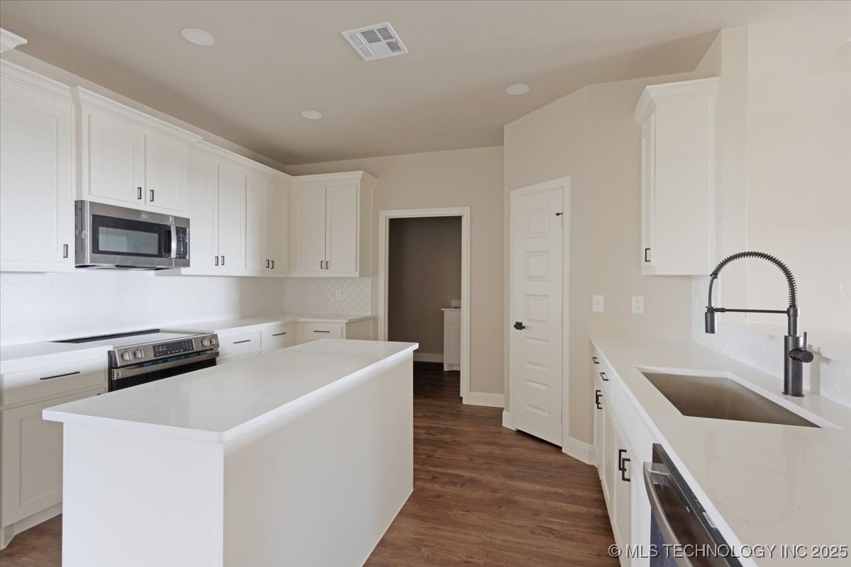 300 Sunset Way Property Photo 13