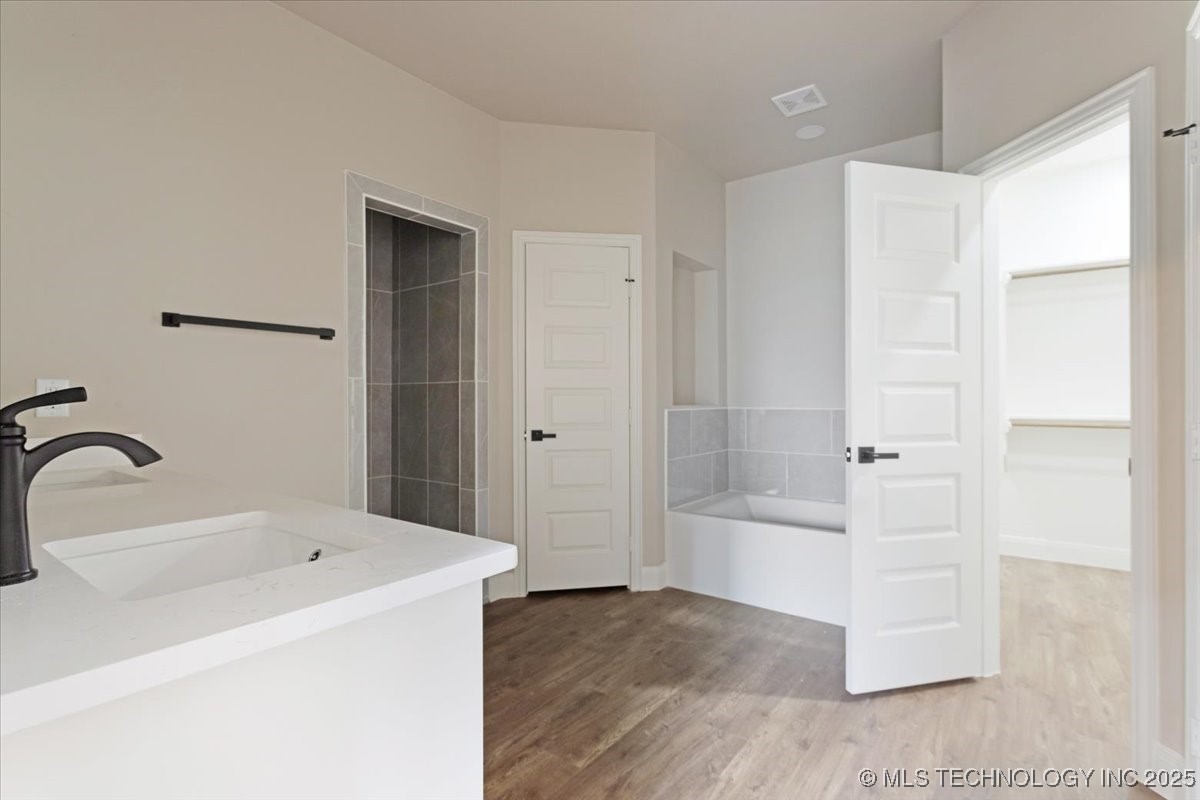 300 Sunset Way Property Photo 25