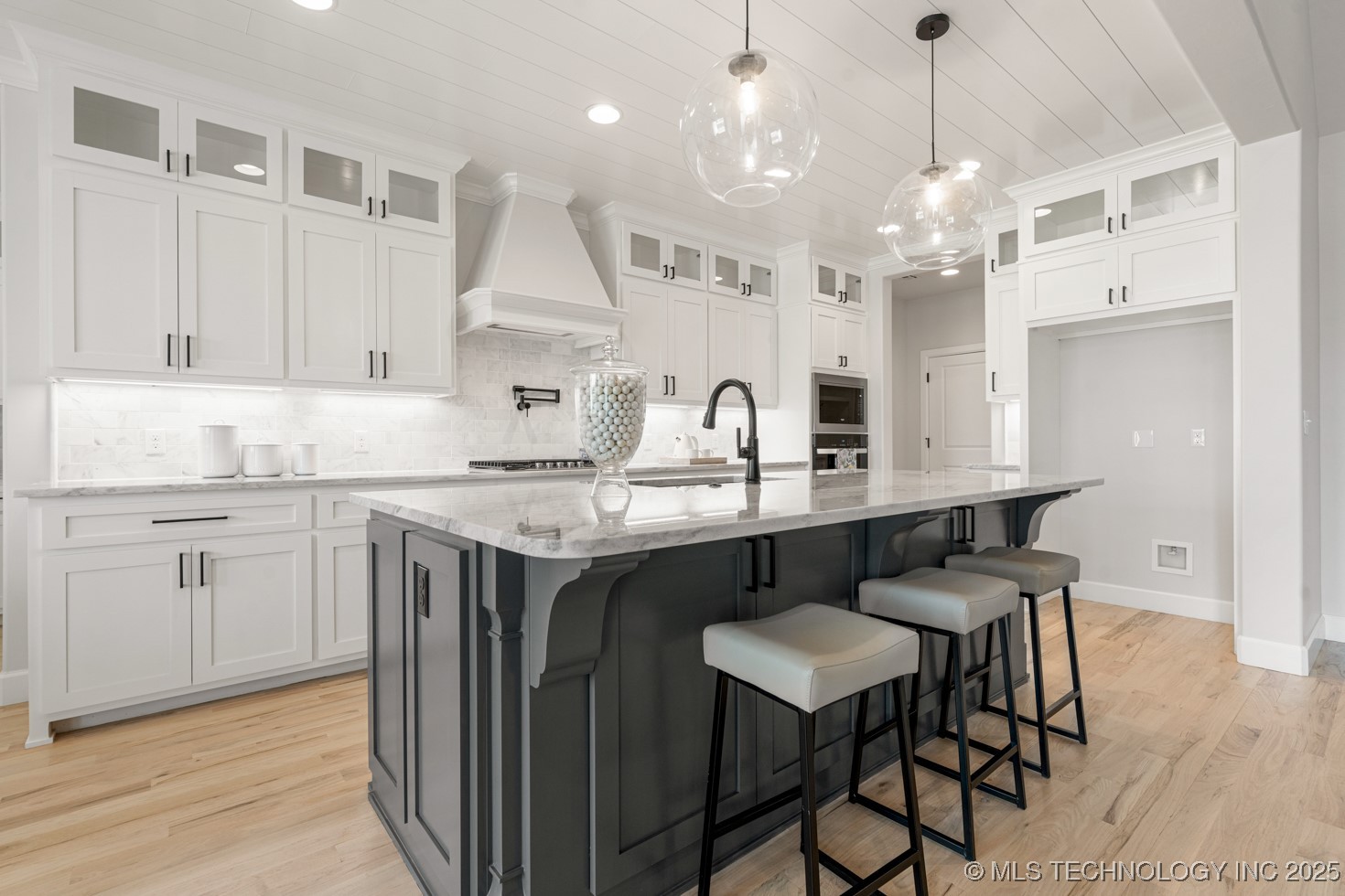 12806 S Irvington Avenue Property Photo 14