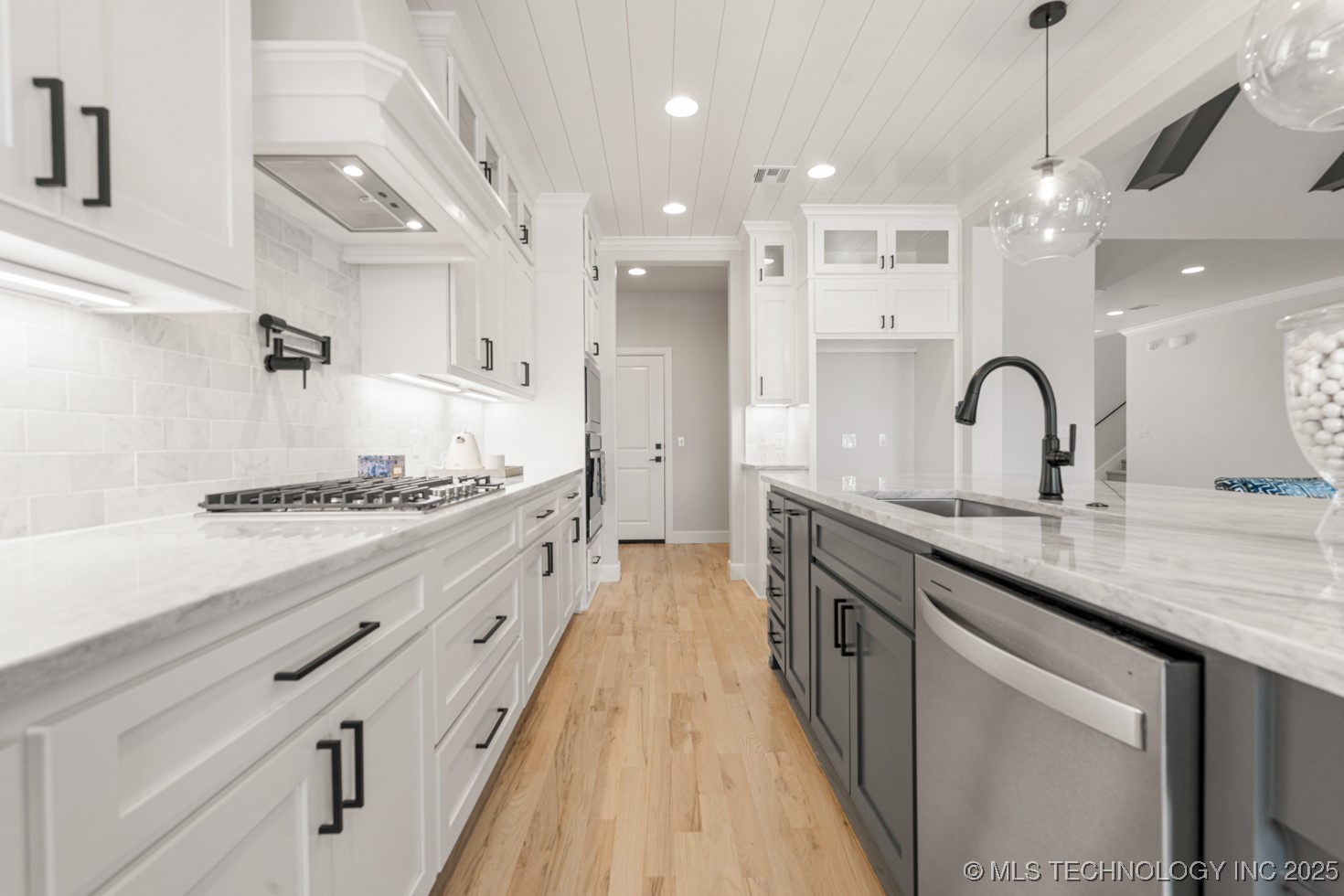 12806 S Irvington Avenue Property Photo 15