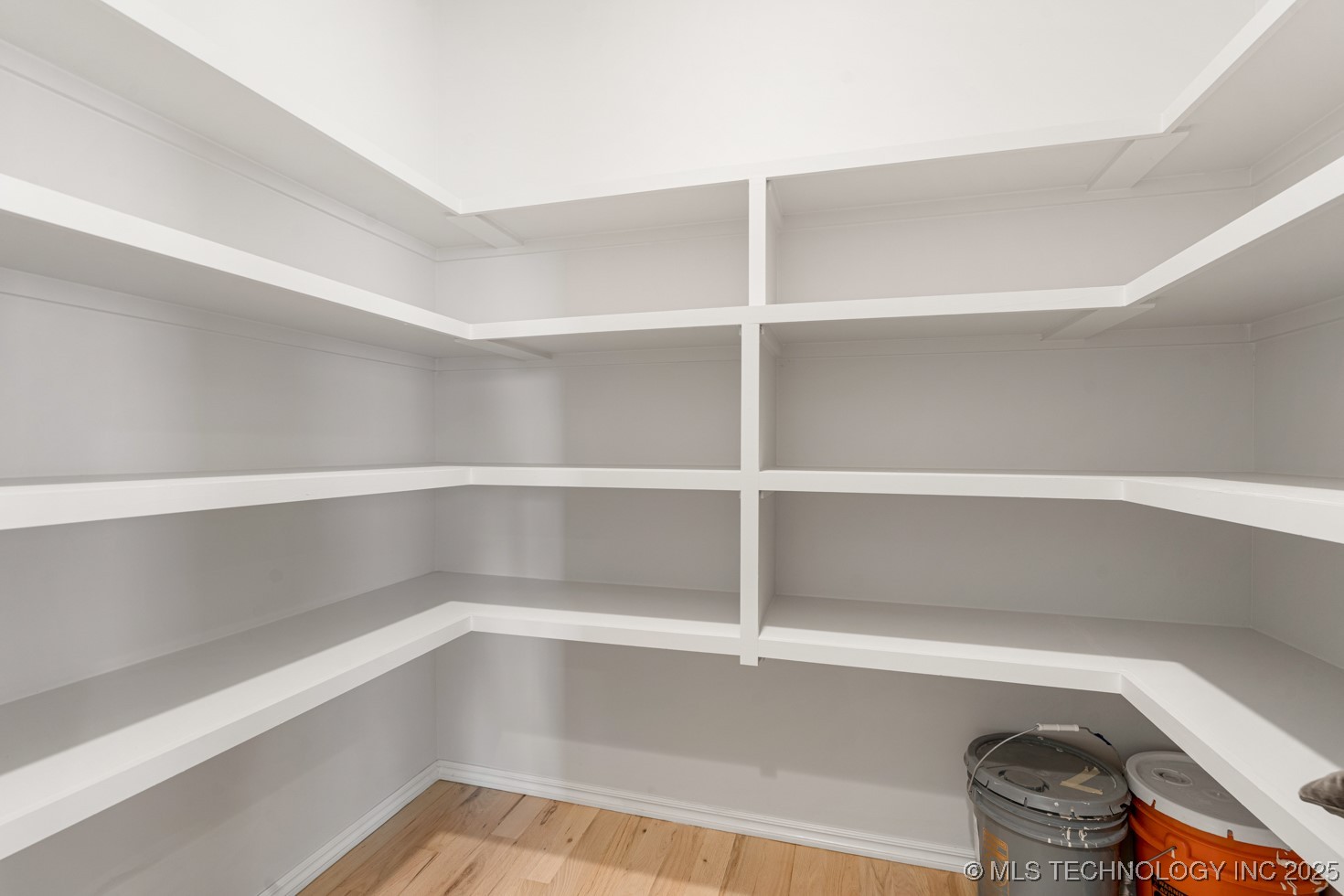 12806 S Irvington Avenue Property Photo 20