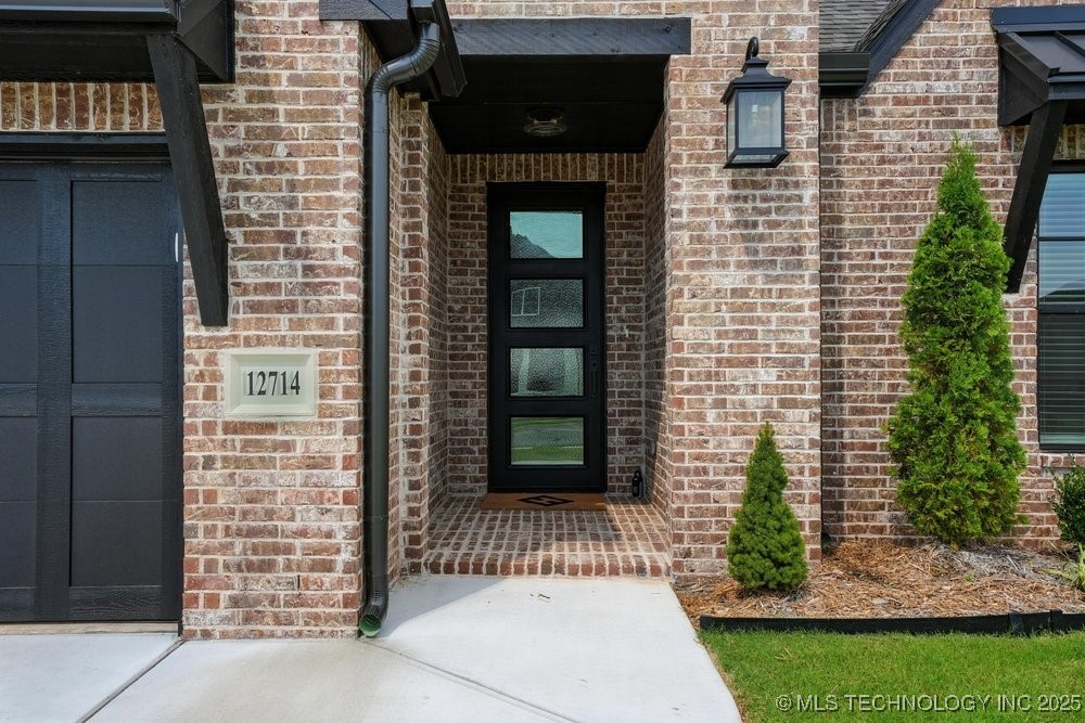 12714 S Irvington Avenue Property Photo 2