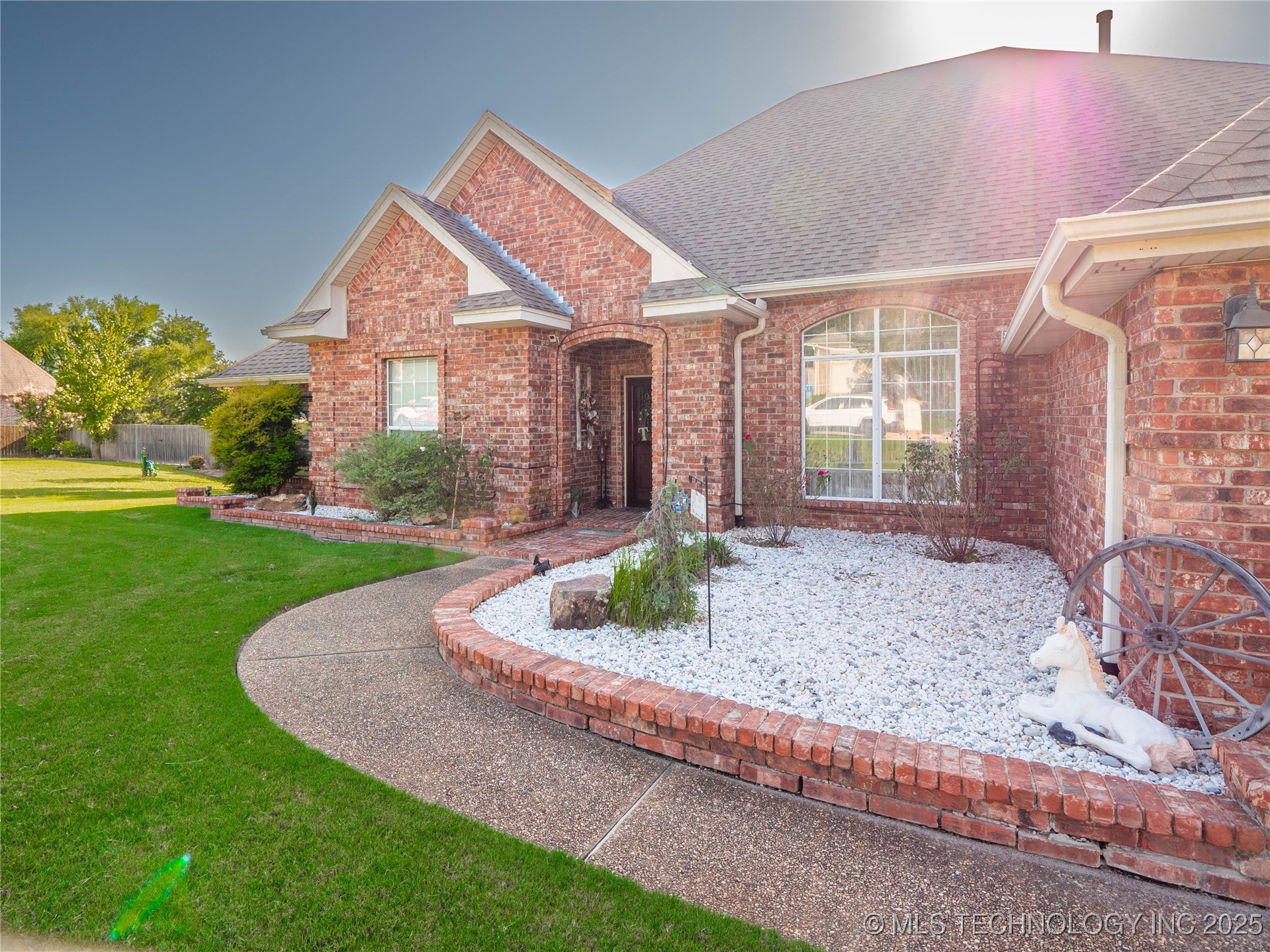 1905 Whippoorwill Property Photo 1