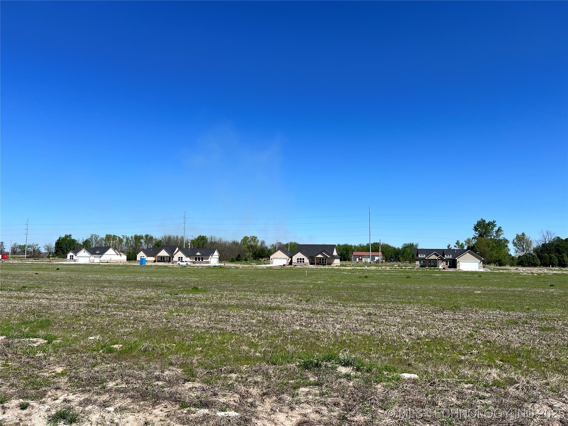 240 W 482 Road Property Photo 1