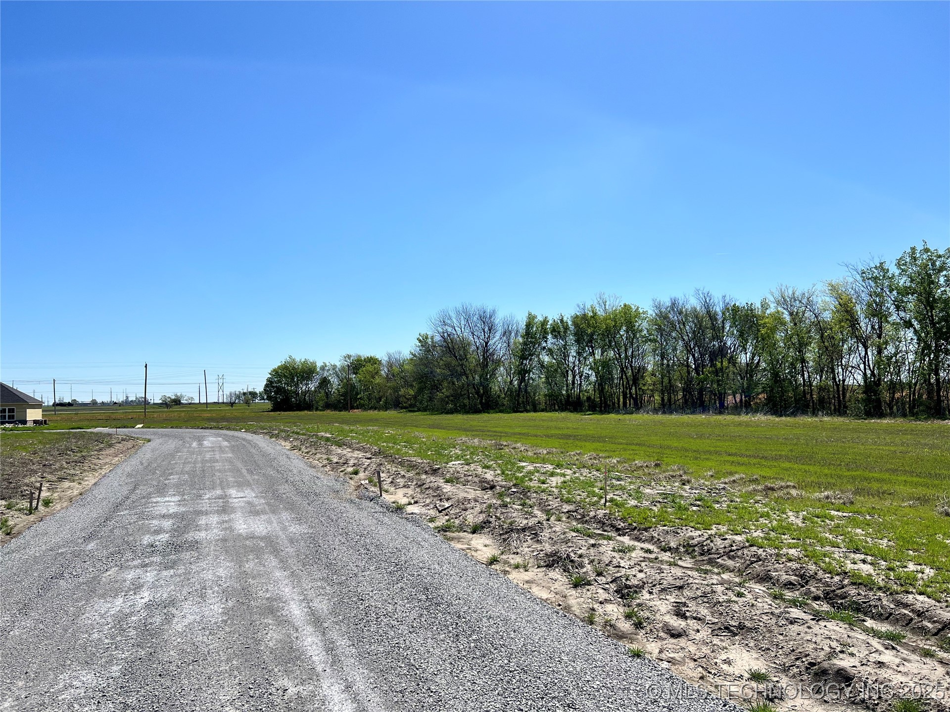 240 W 482 Road Property Photo 4