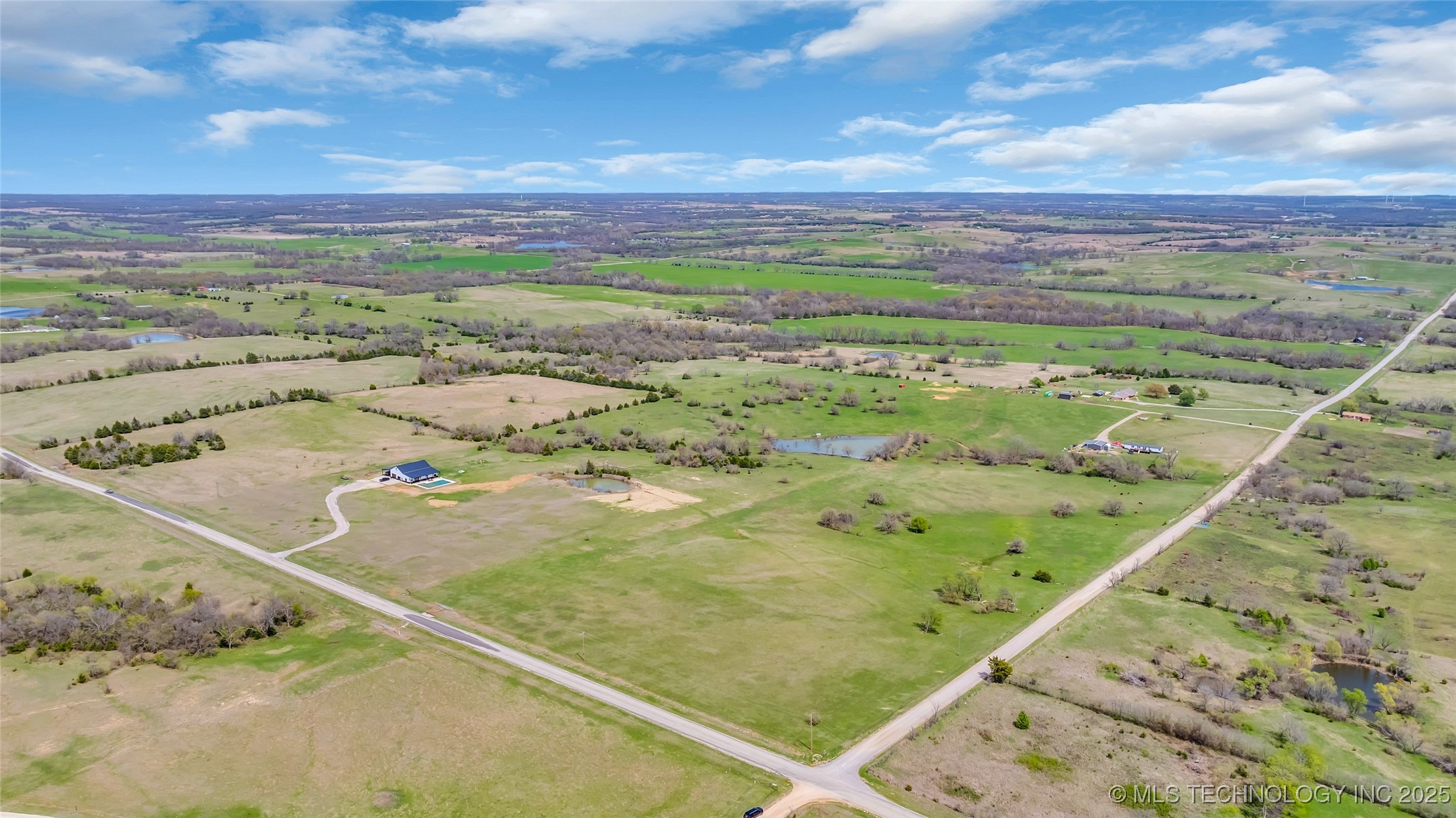 3894 Red Oak Property Photo 2