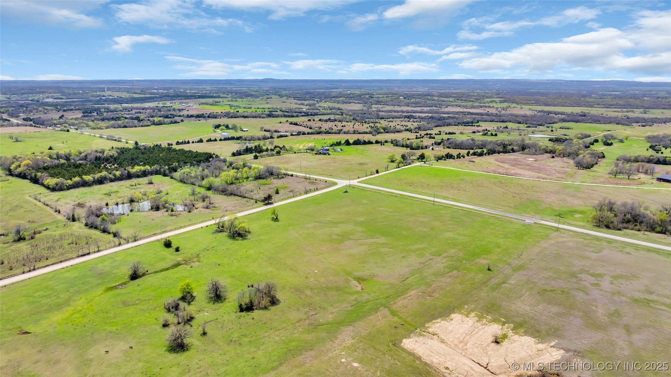 3894 Red Oak Property Photo 4