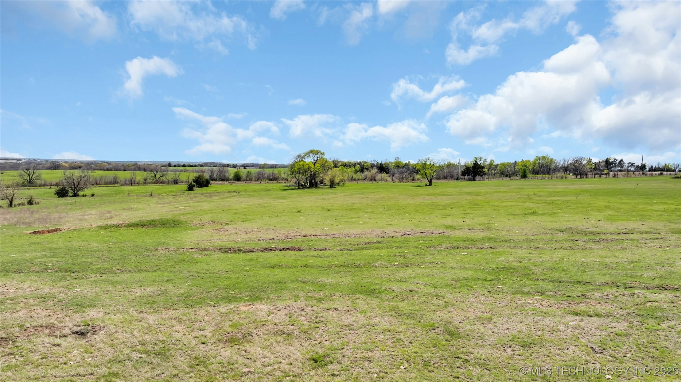 3894 Red Oak Property Photo 6