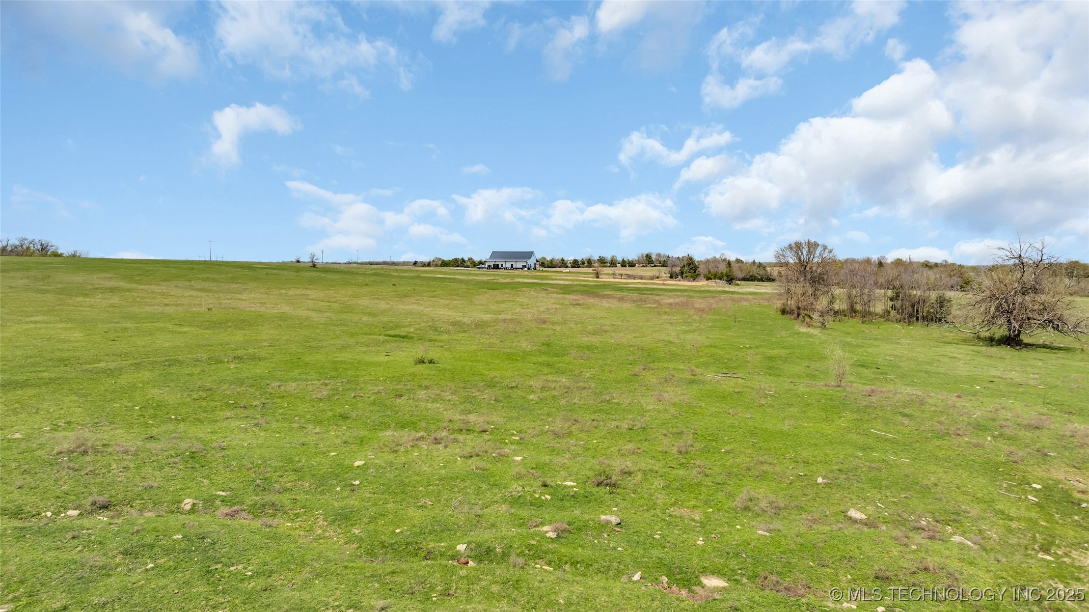 3894 Red Oak Property Photo 8