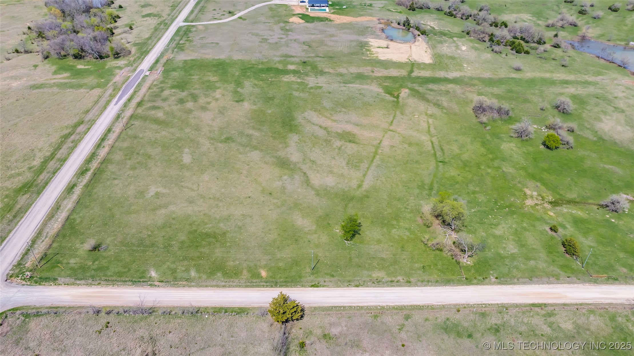 3894 Red Oak Property Photo 9