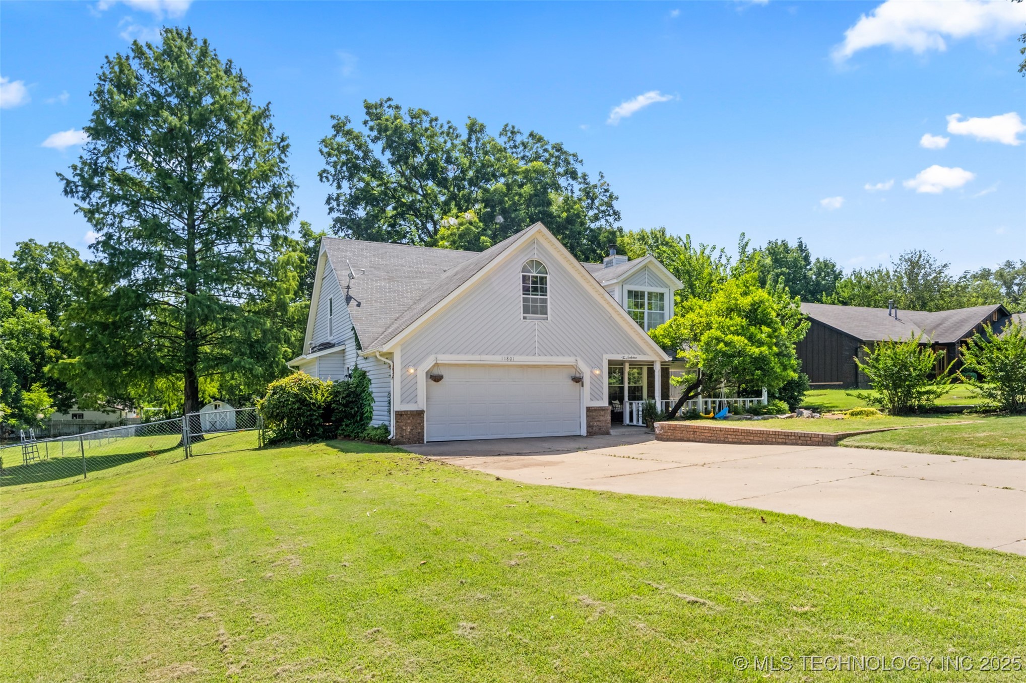 11801 S 266th East Avenue Property Photo 2