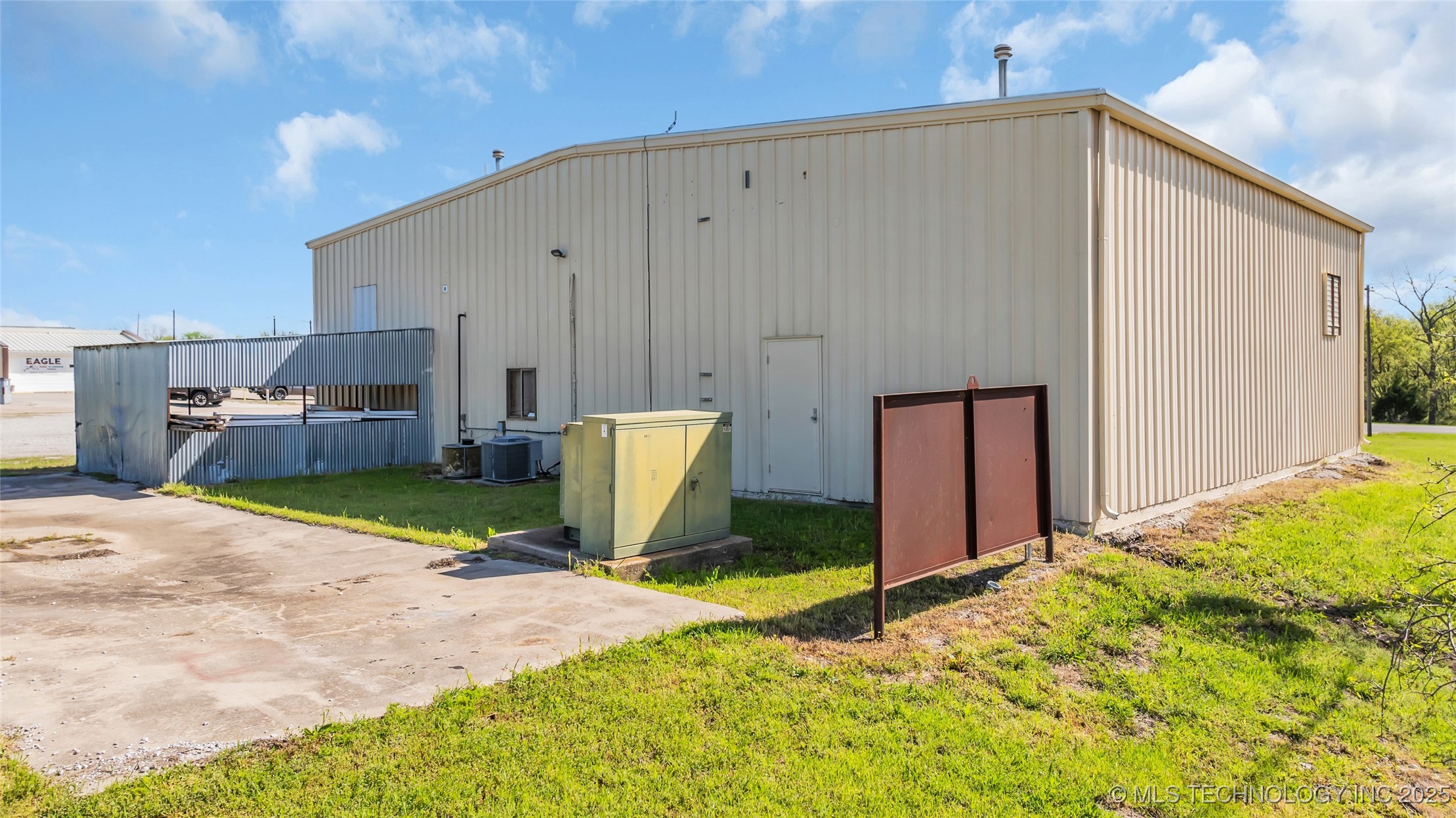 1717 Veterans Property Photo 18