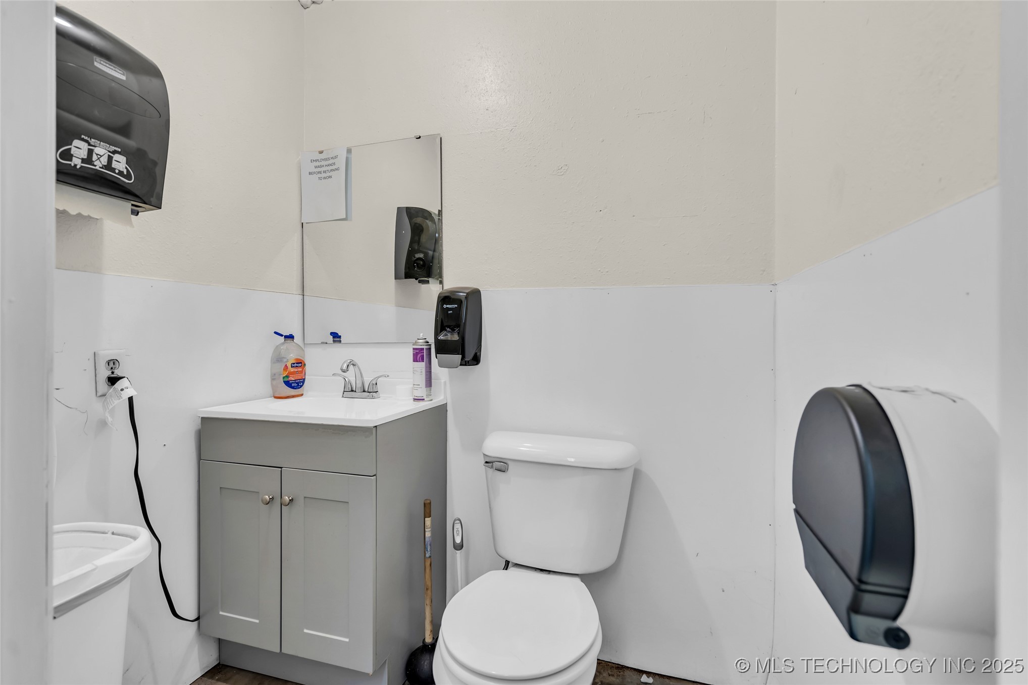 1717 Veterans Property Photo 22