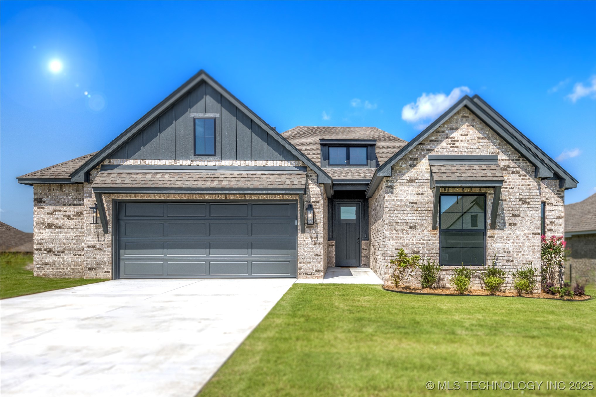 5114 S Everett Drive Property Photo 1