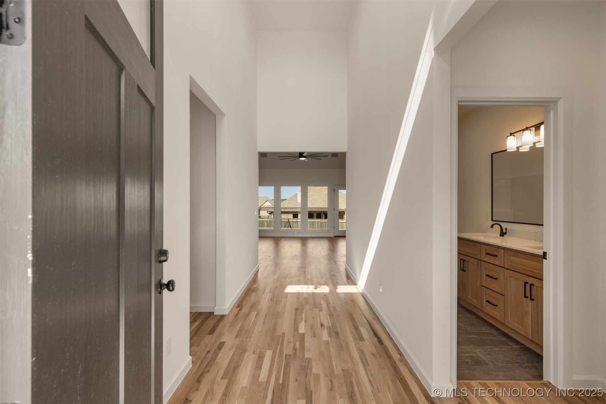 5114 S Everett Drive Property Photo 2